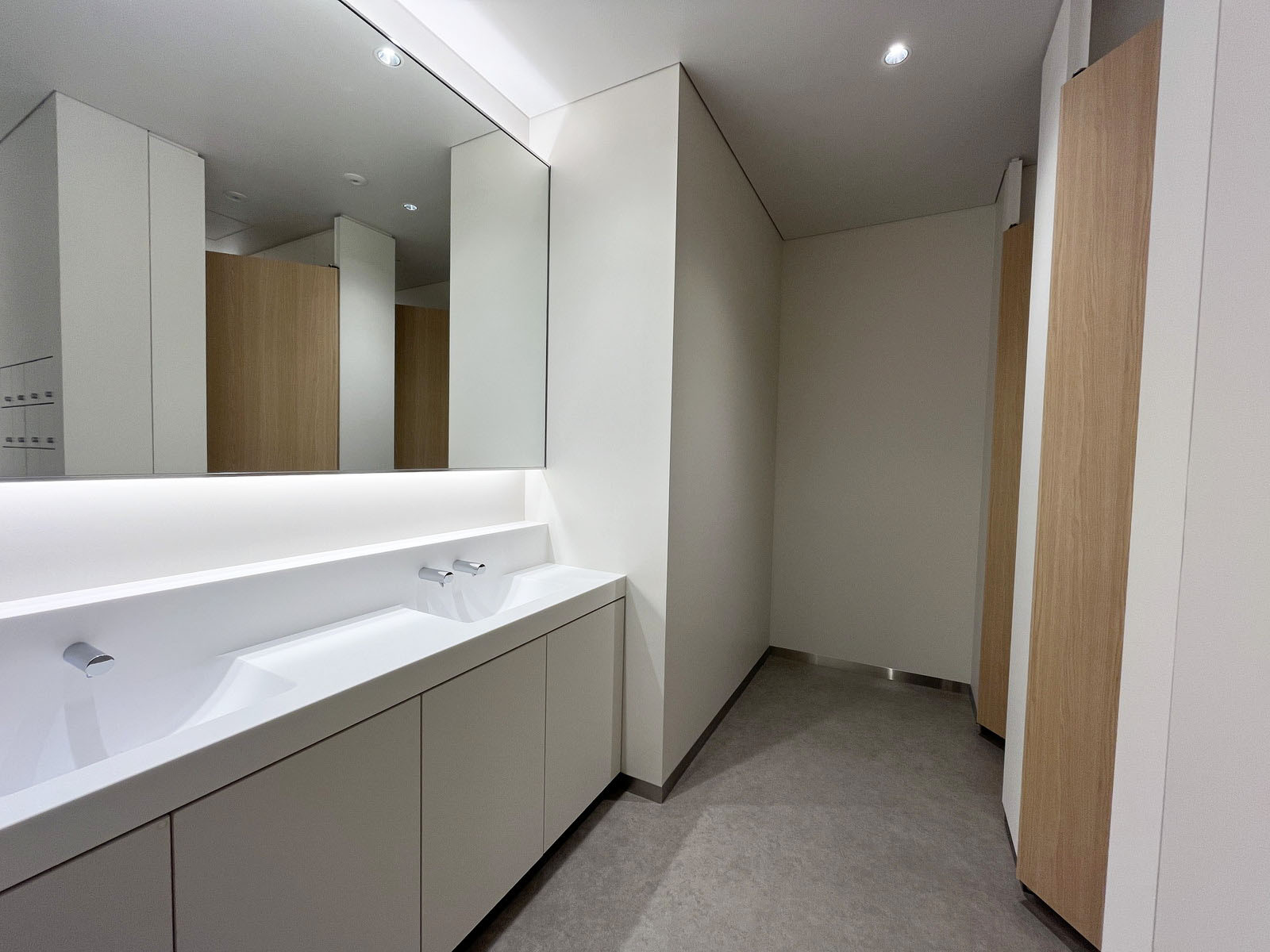女性用トイレ全体の様子(個室2室)