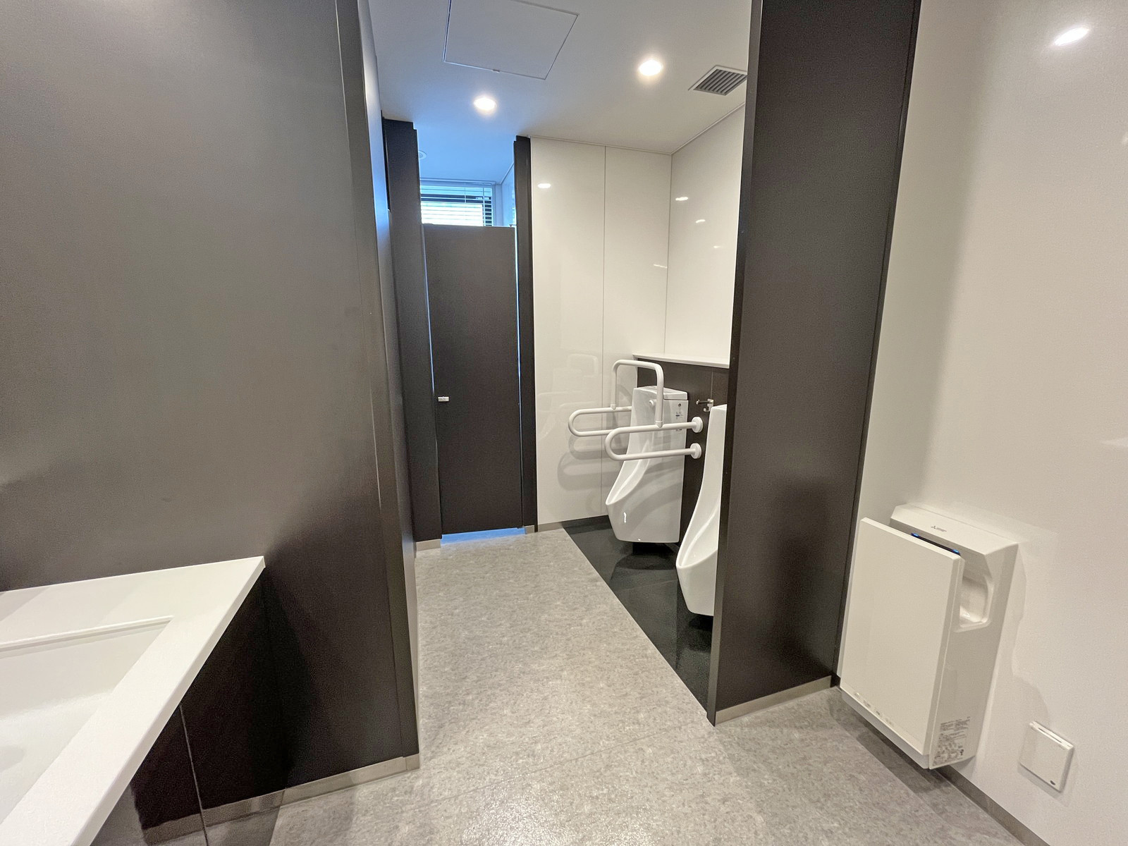 男性用トイレ全体の様子