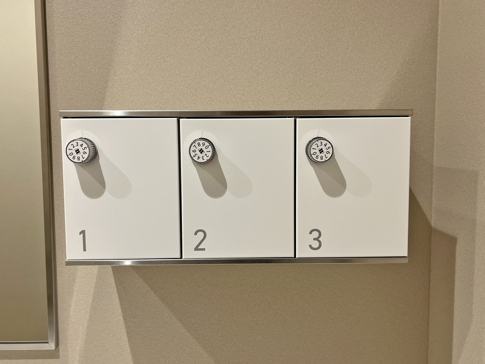 女性用トイレ専用小物入れ