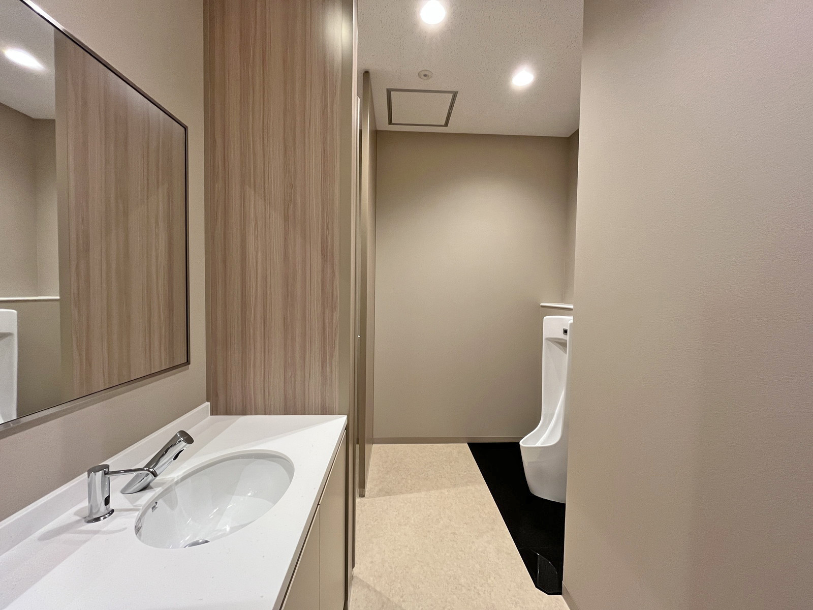 男性用トイレ全体の様子