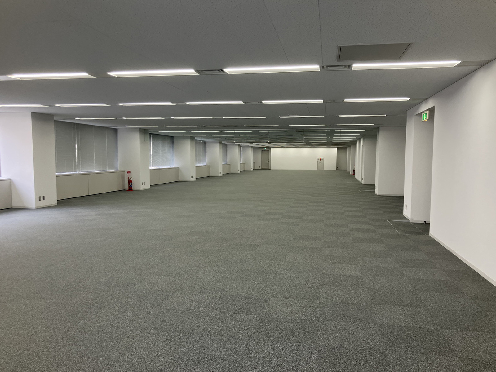 室内全体の様子