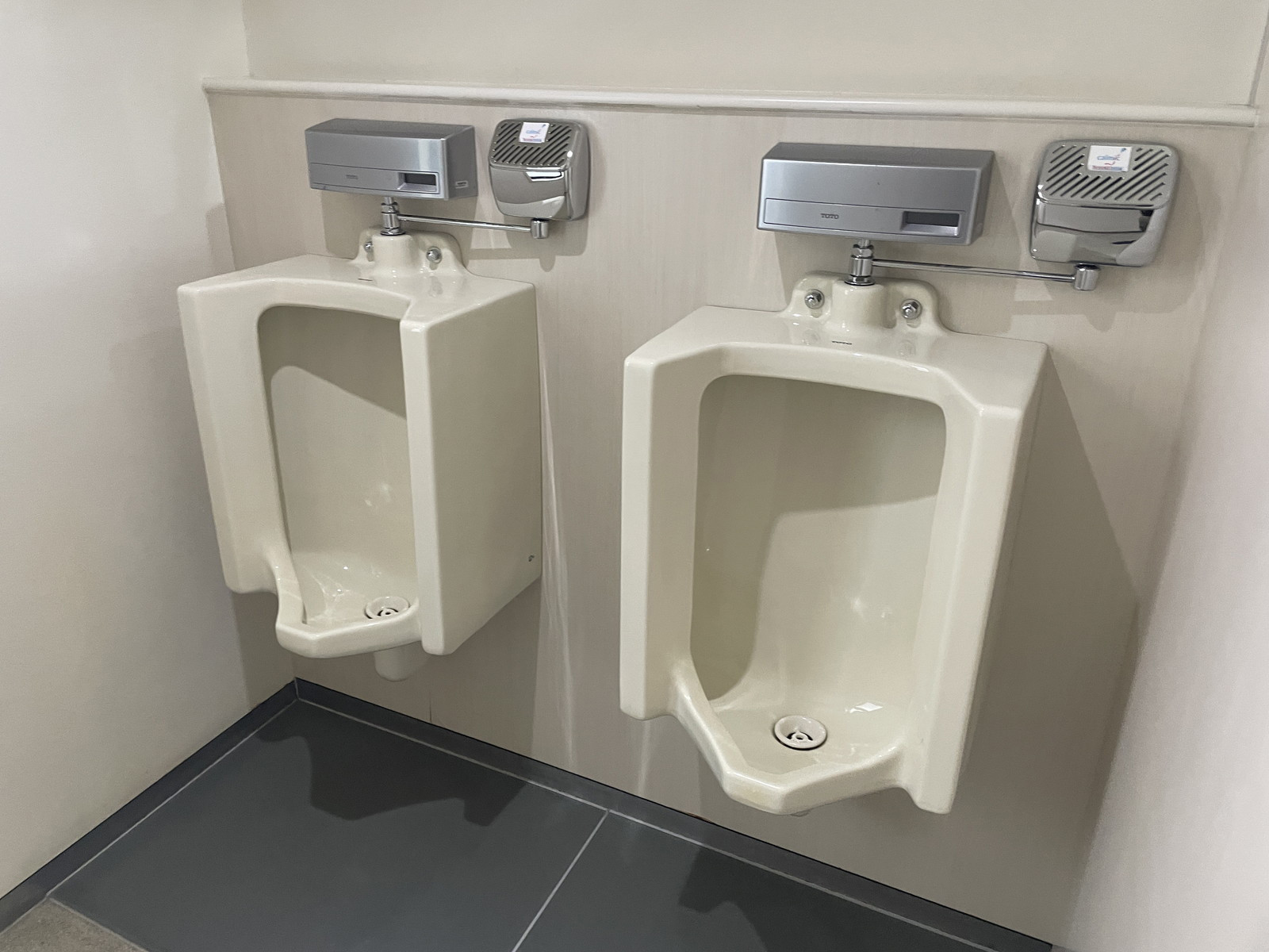 男性用トイレ