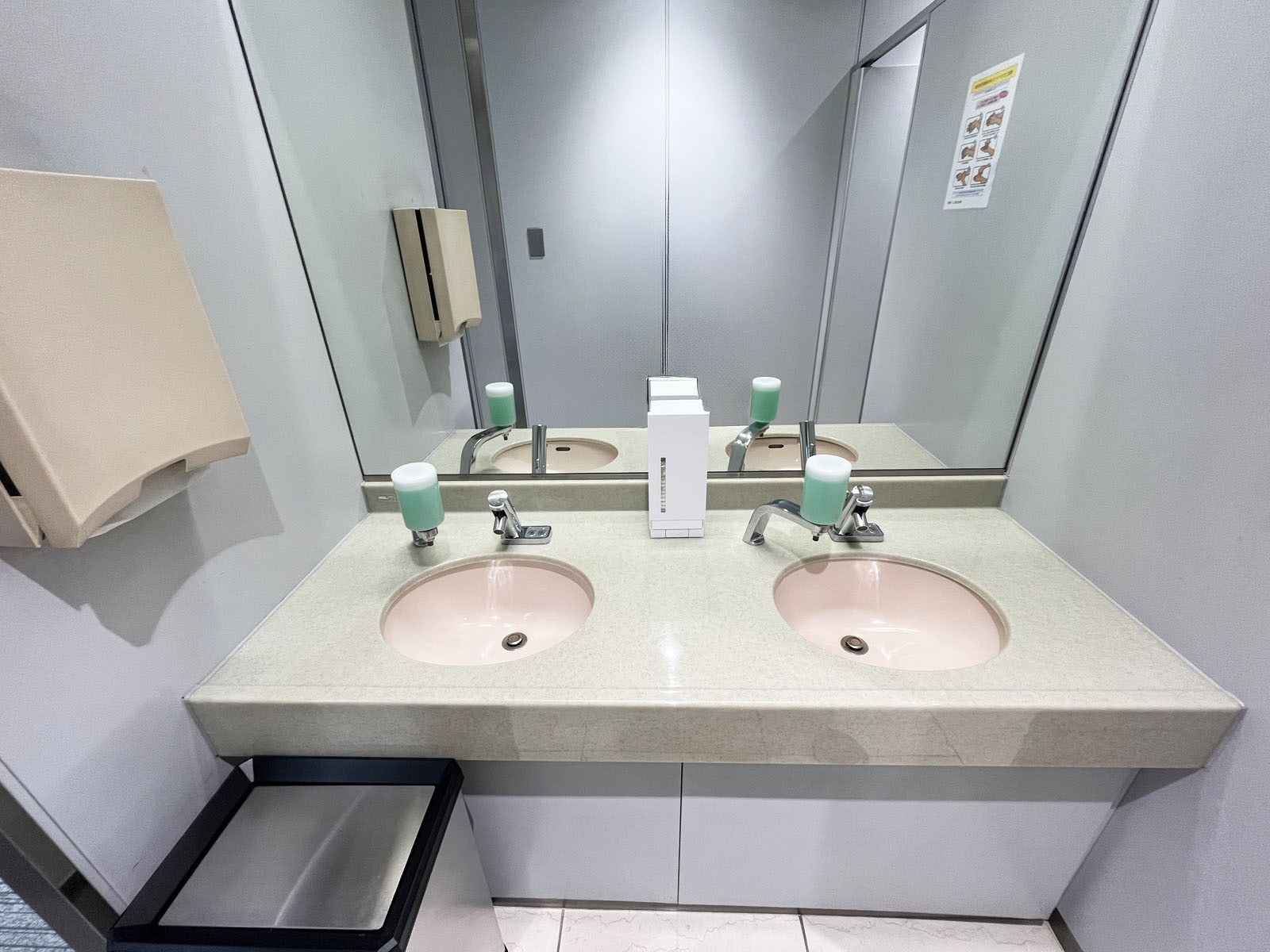 女性用トイレ洗面台