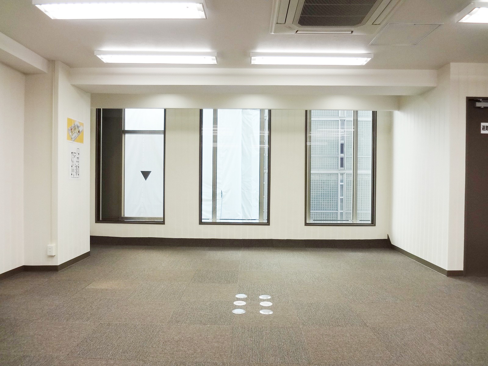 オフィス室内参考画像