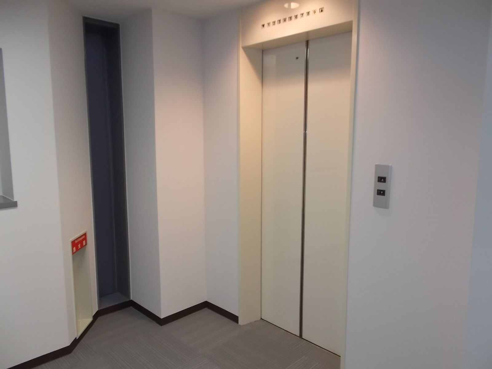 フロアエレベーター