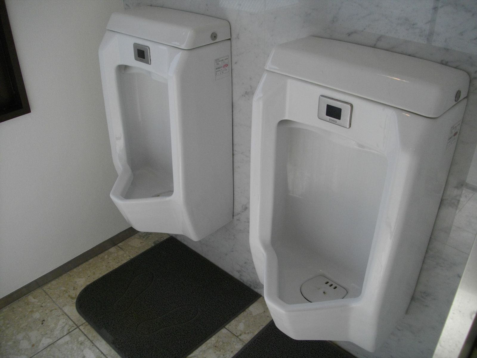 男性用トイレ