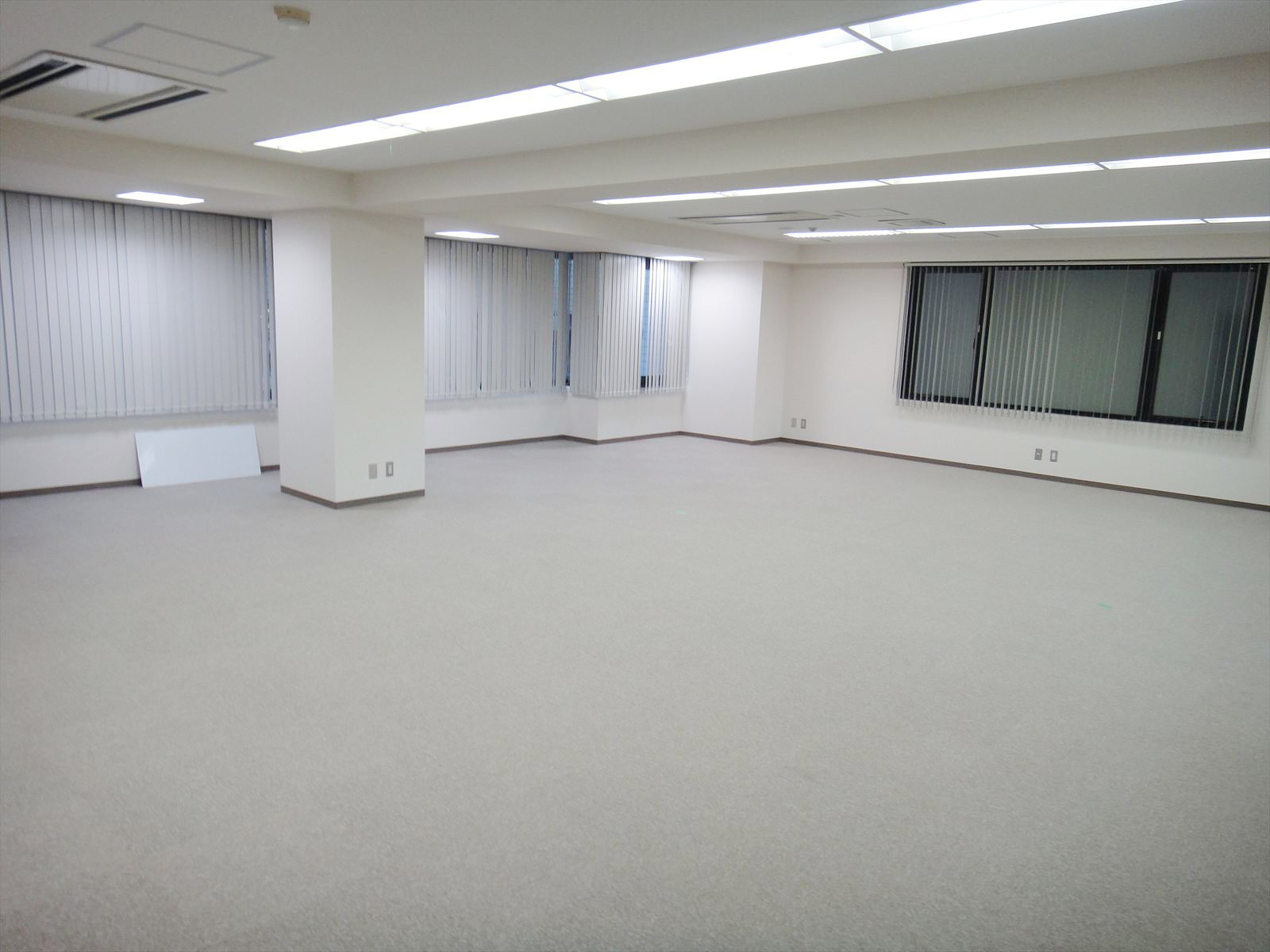 オフィス室内参考画像