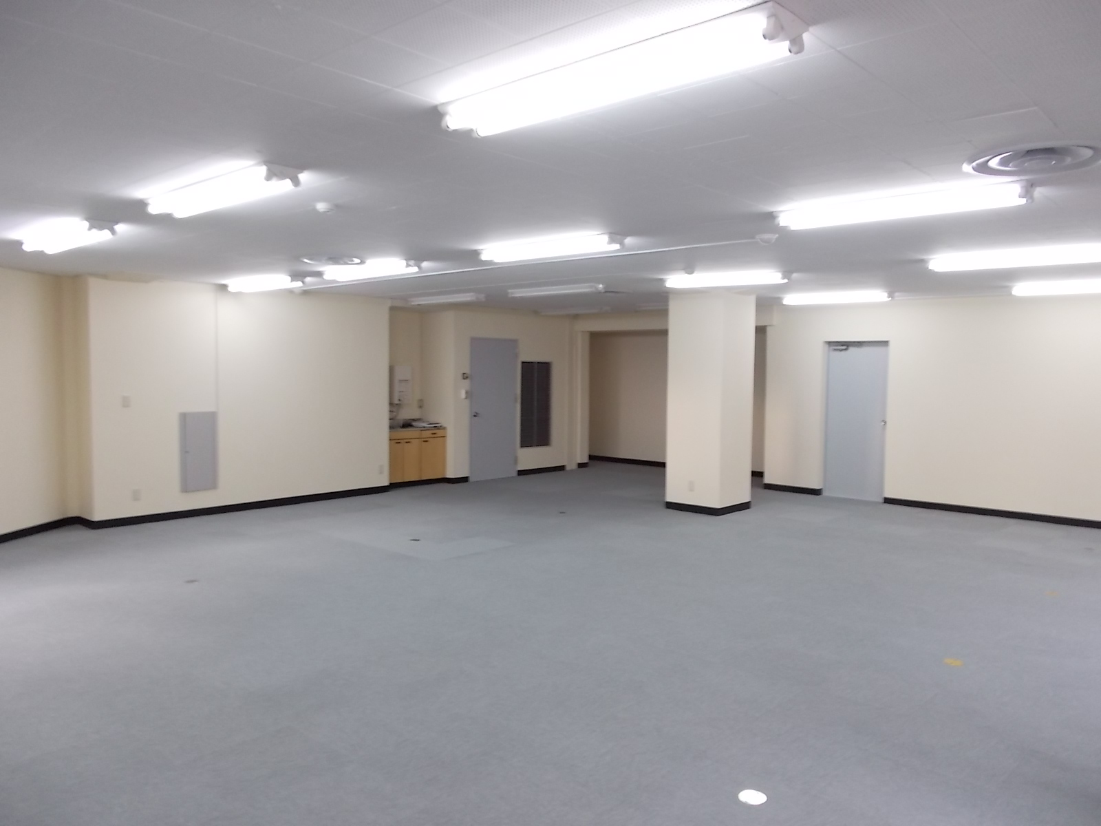 長方形に近いオフィス空間