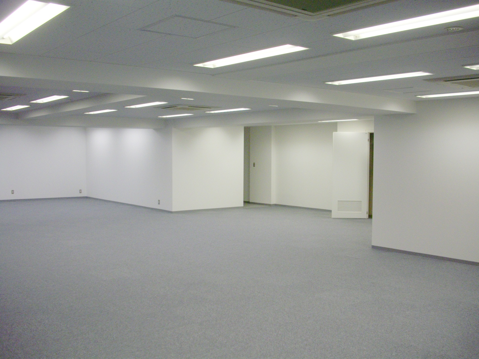 1階入口付近からの室内