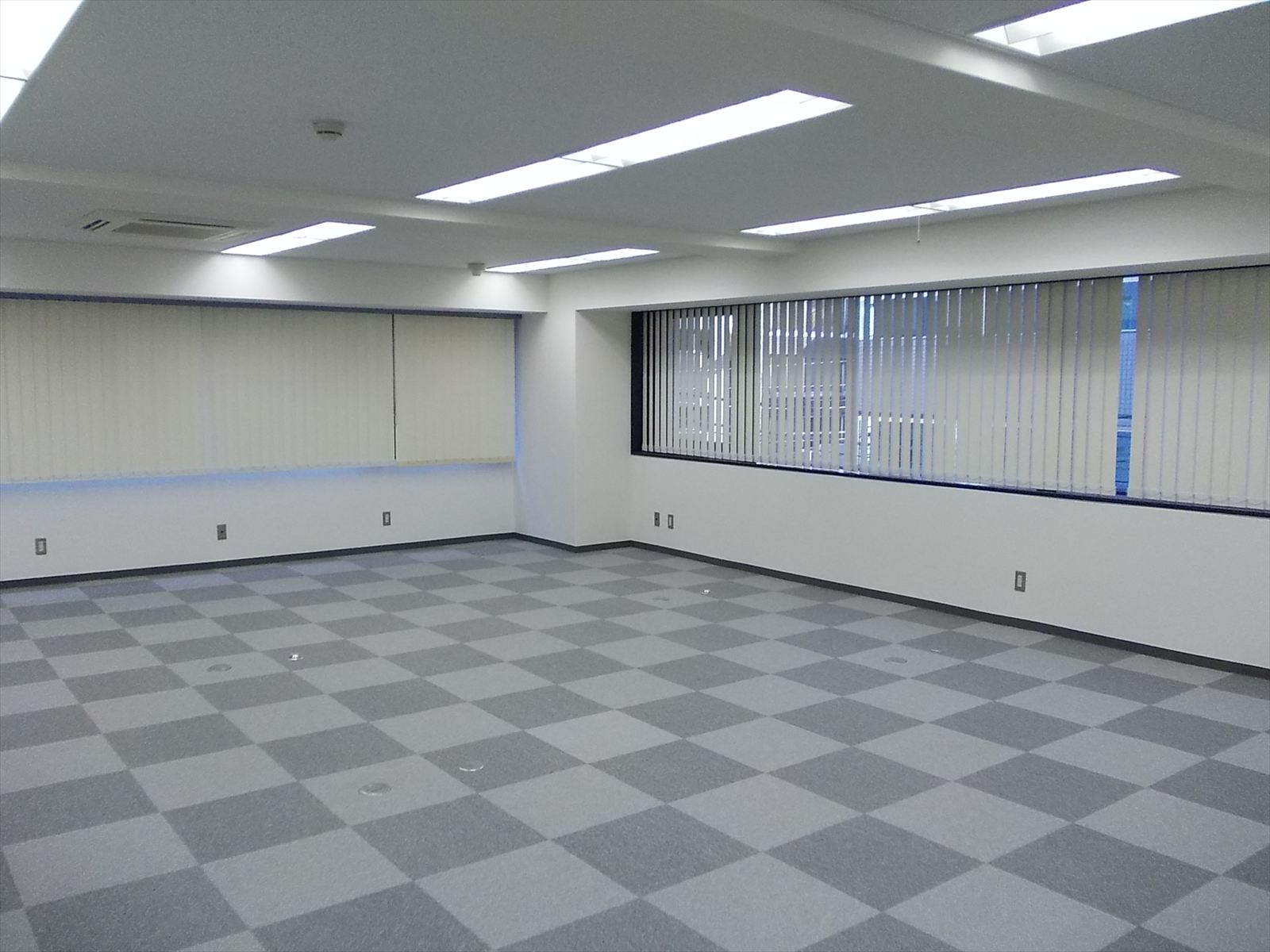 オフィス室内参考画像