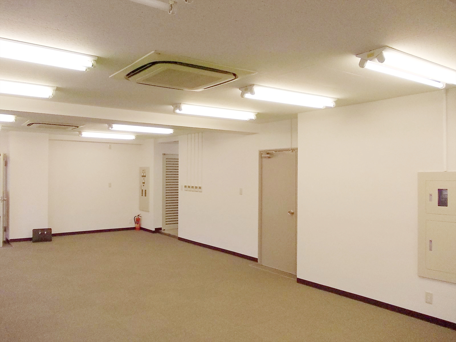 明るい貸室内