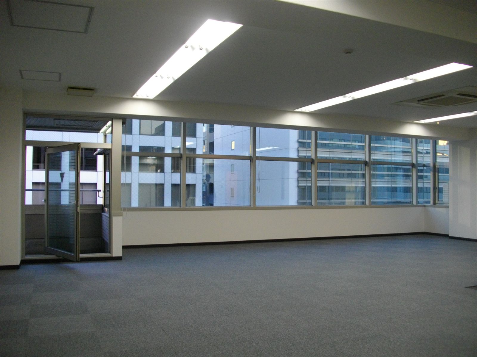 オフィス室内参考画像