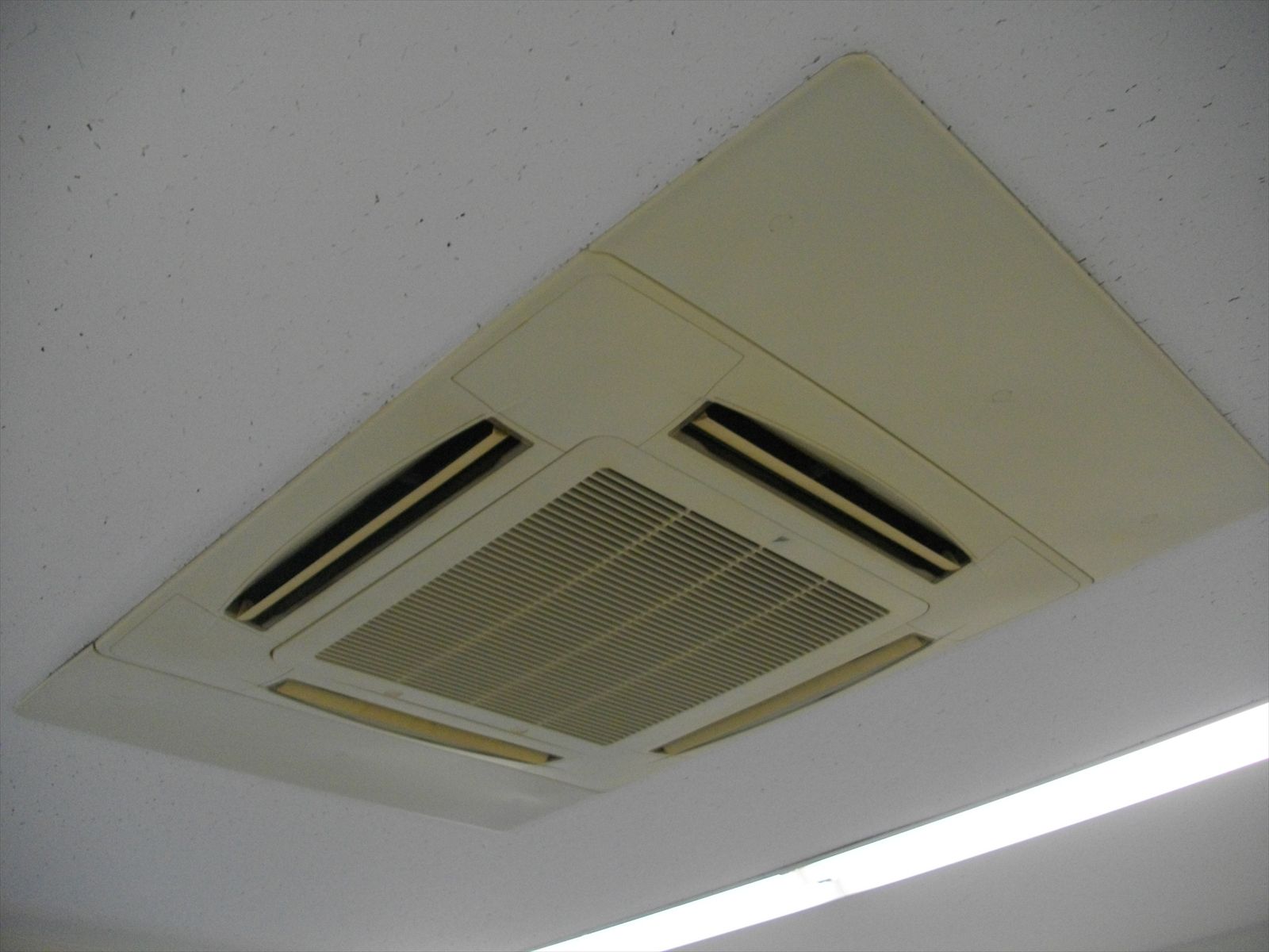 空調は個別タイプ