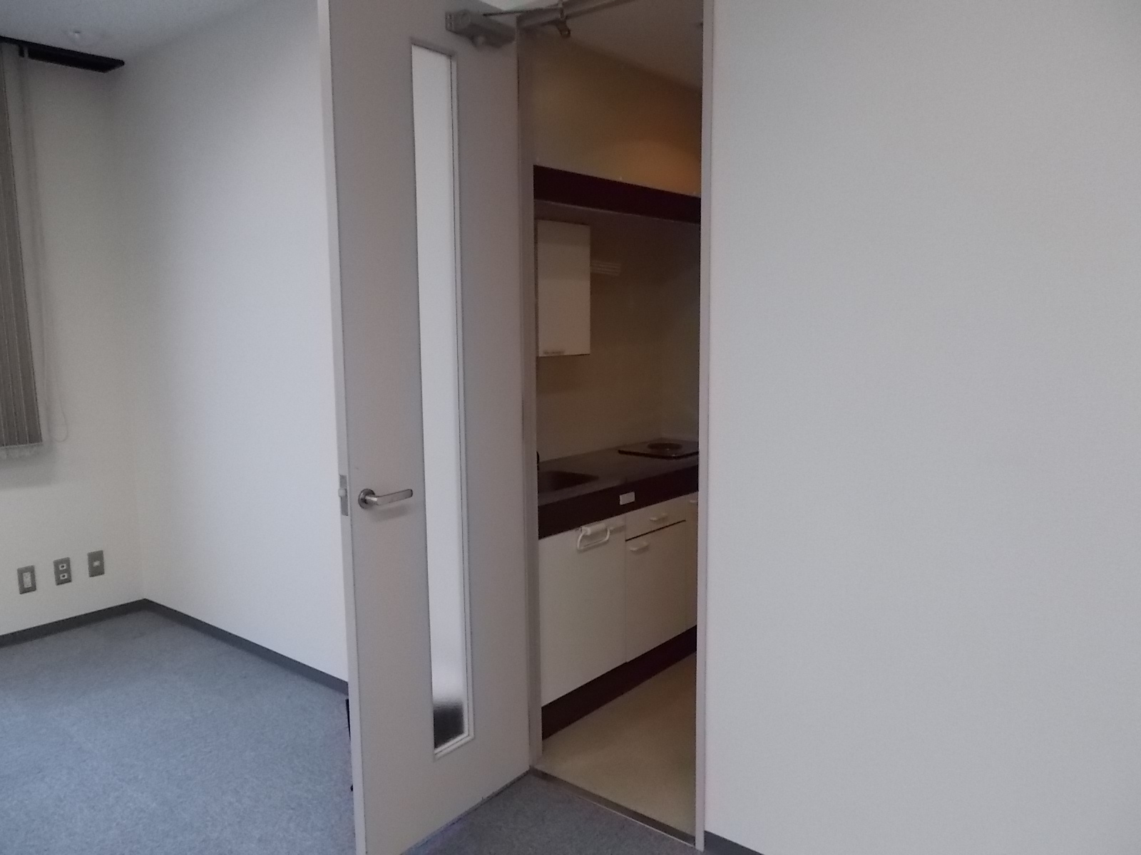 給湯室への扉