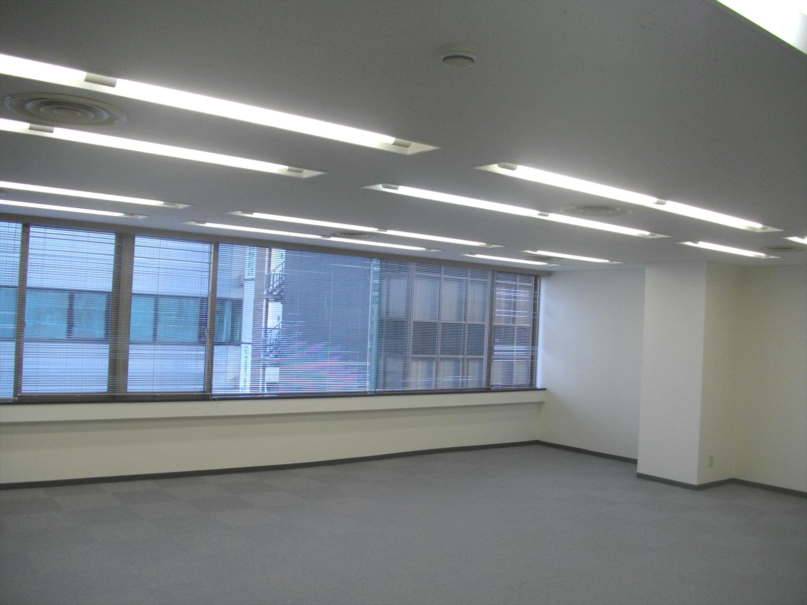 オフィス室内参考画像