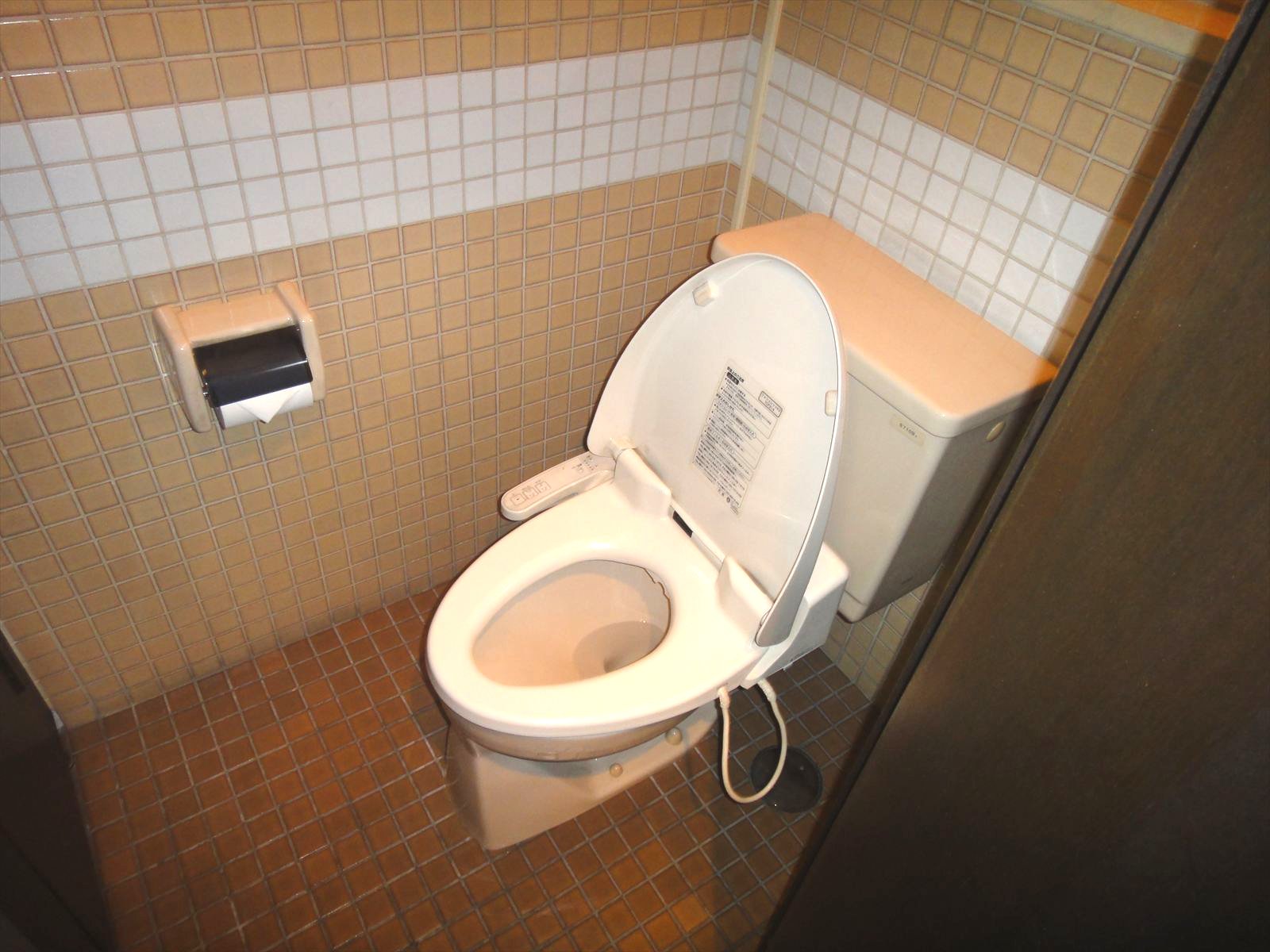 ウォシュレット付きトイレ個室