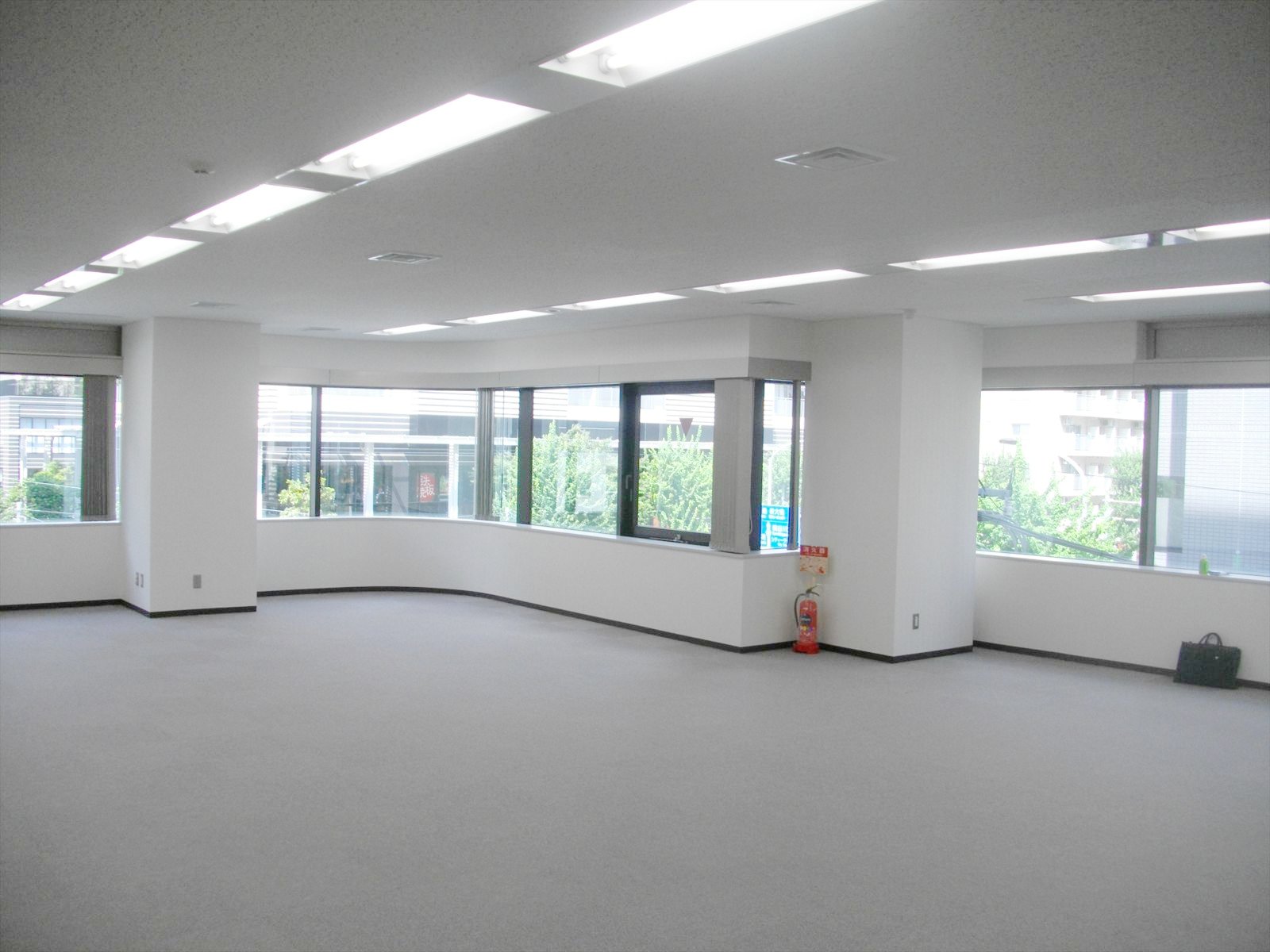オフィス室内参考画像