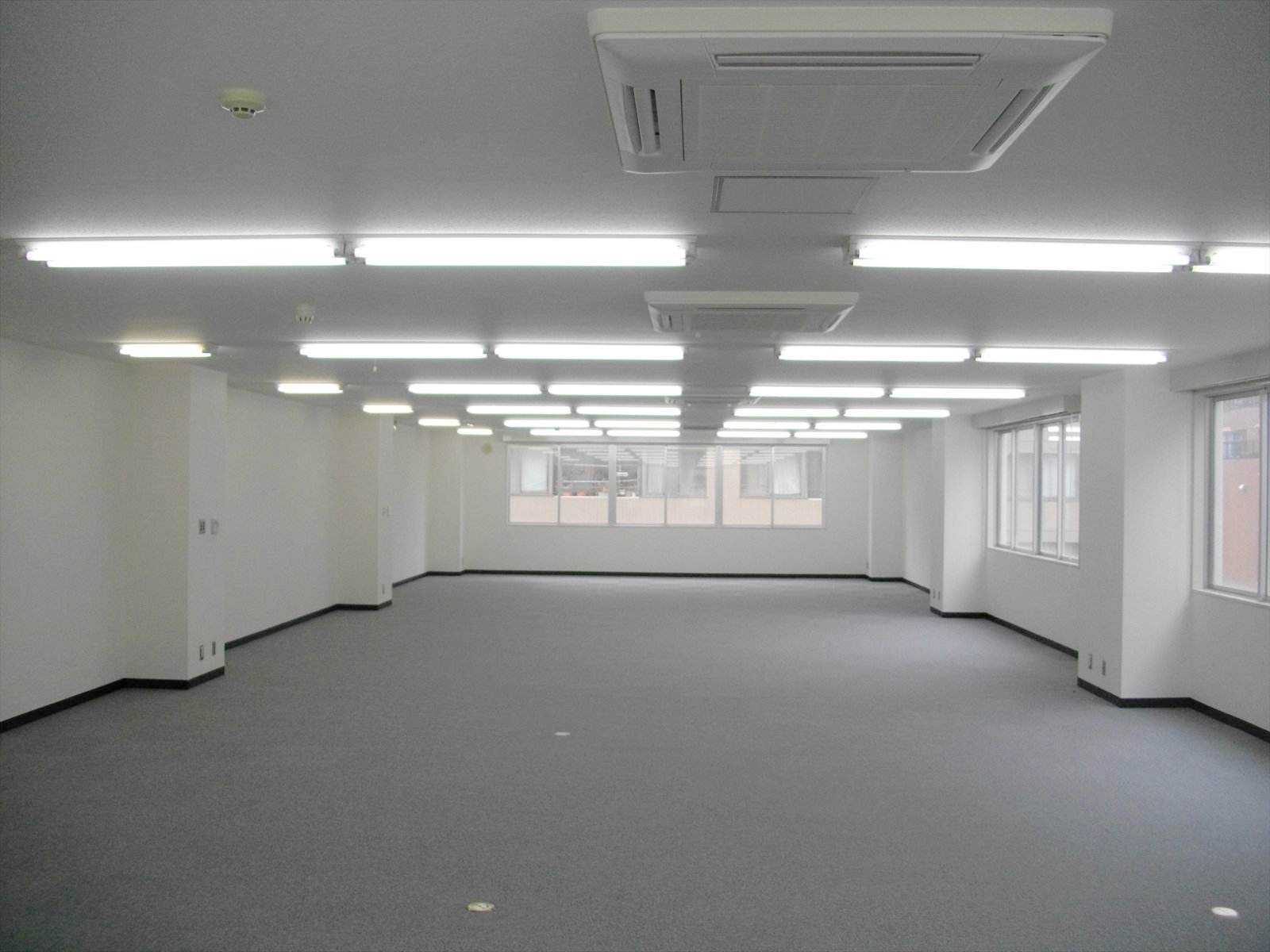 オフィス室内参考画像