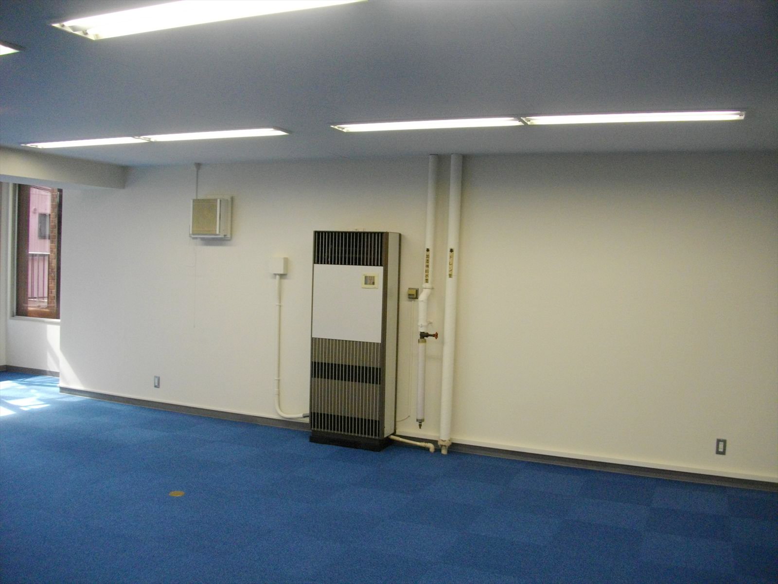 空調は置型タイプが2基