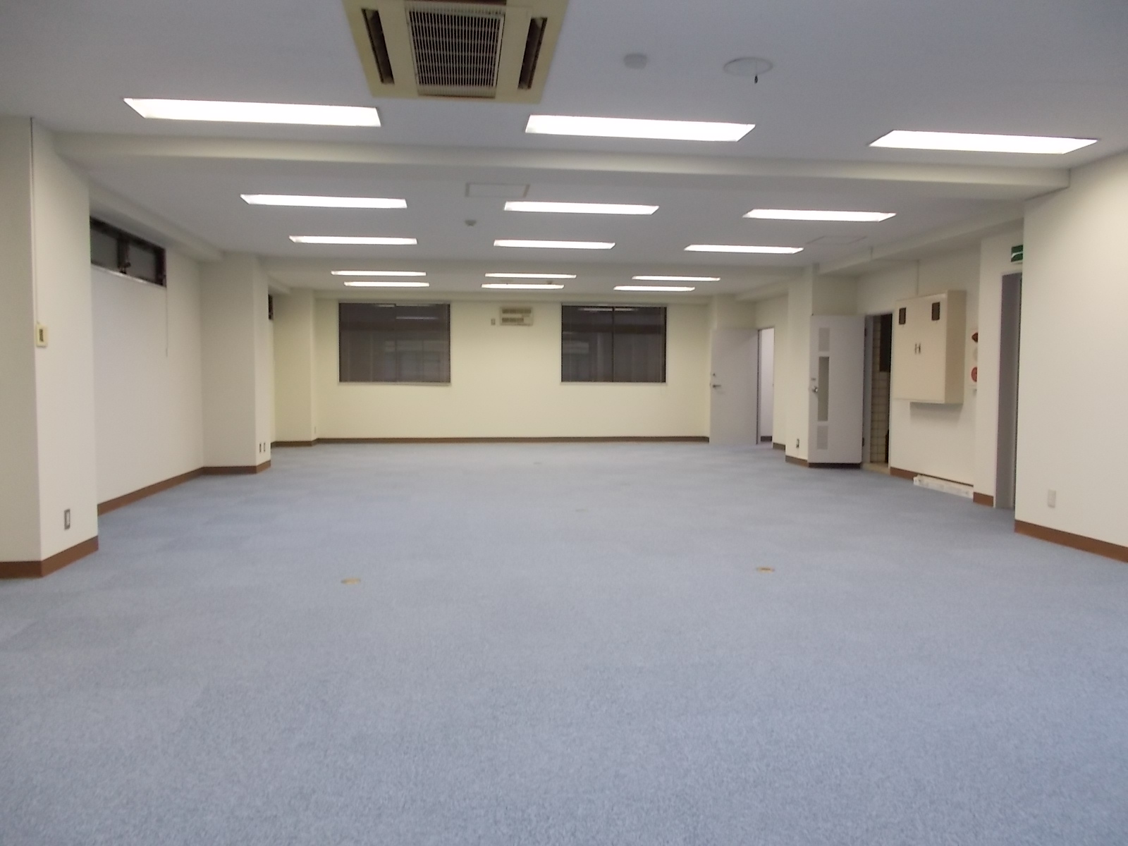 オフィス室内参考画像
