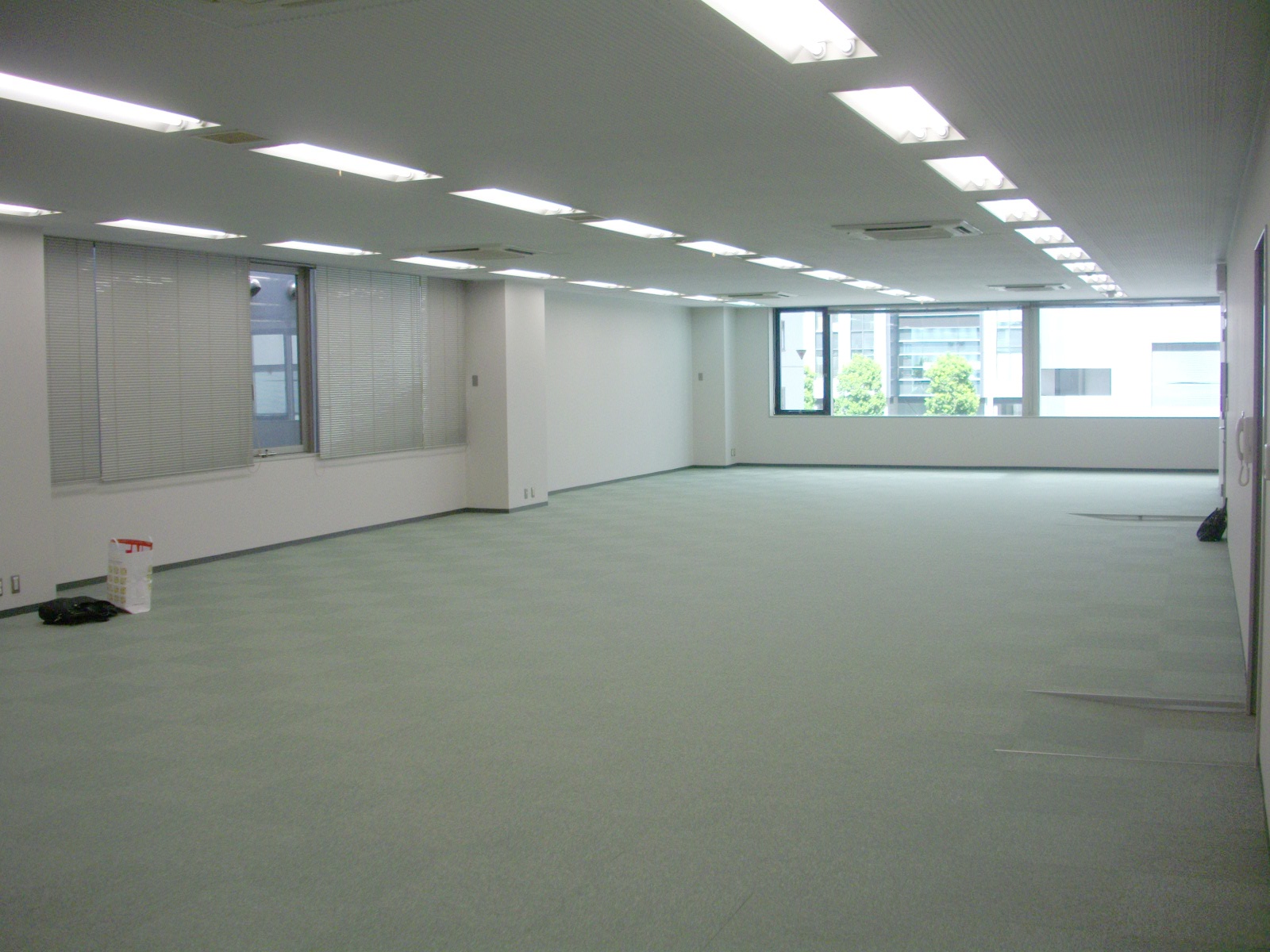 区画奥からの室内