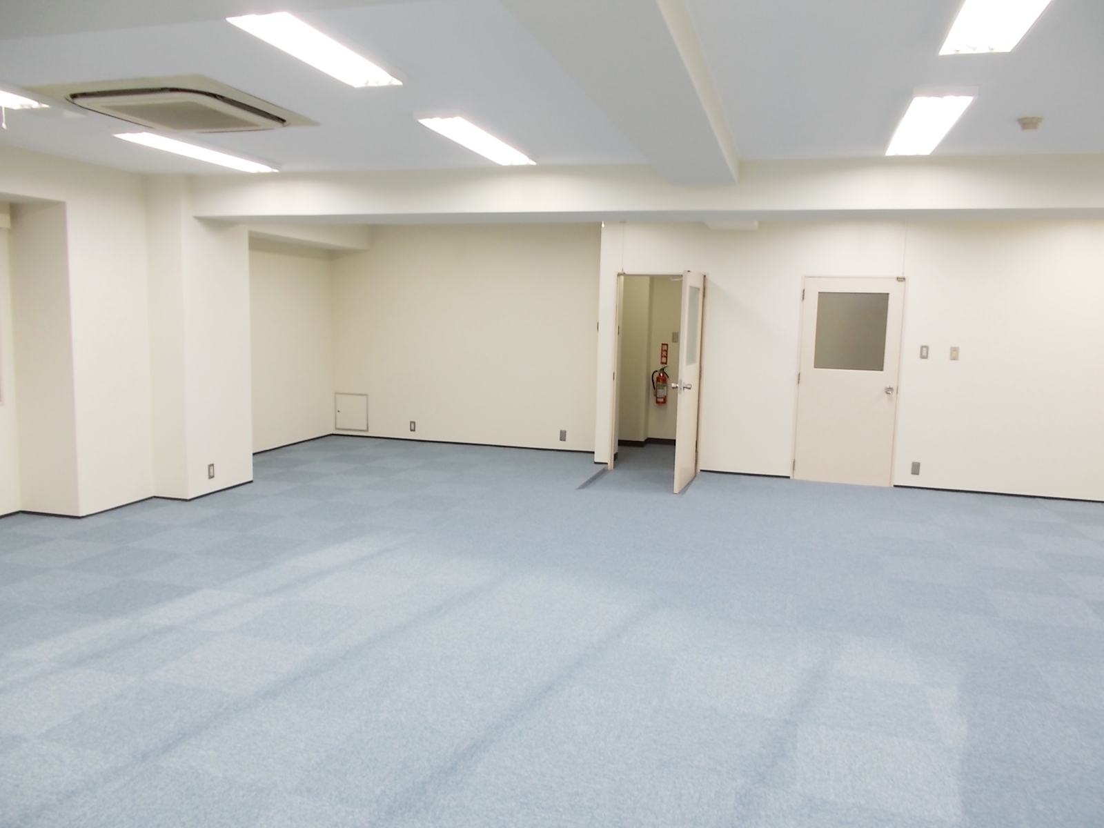 貸室奥から見た様子
