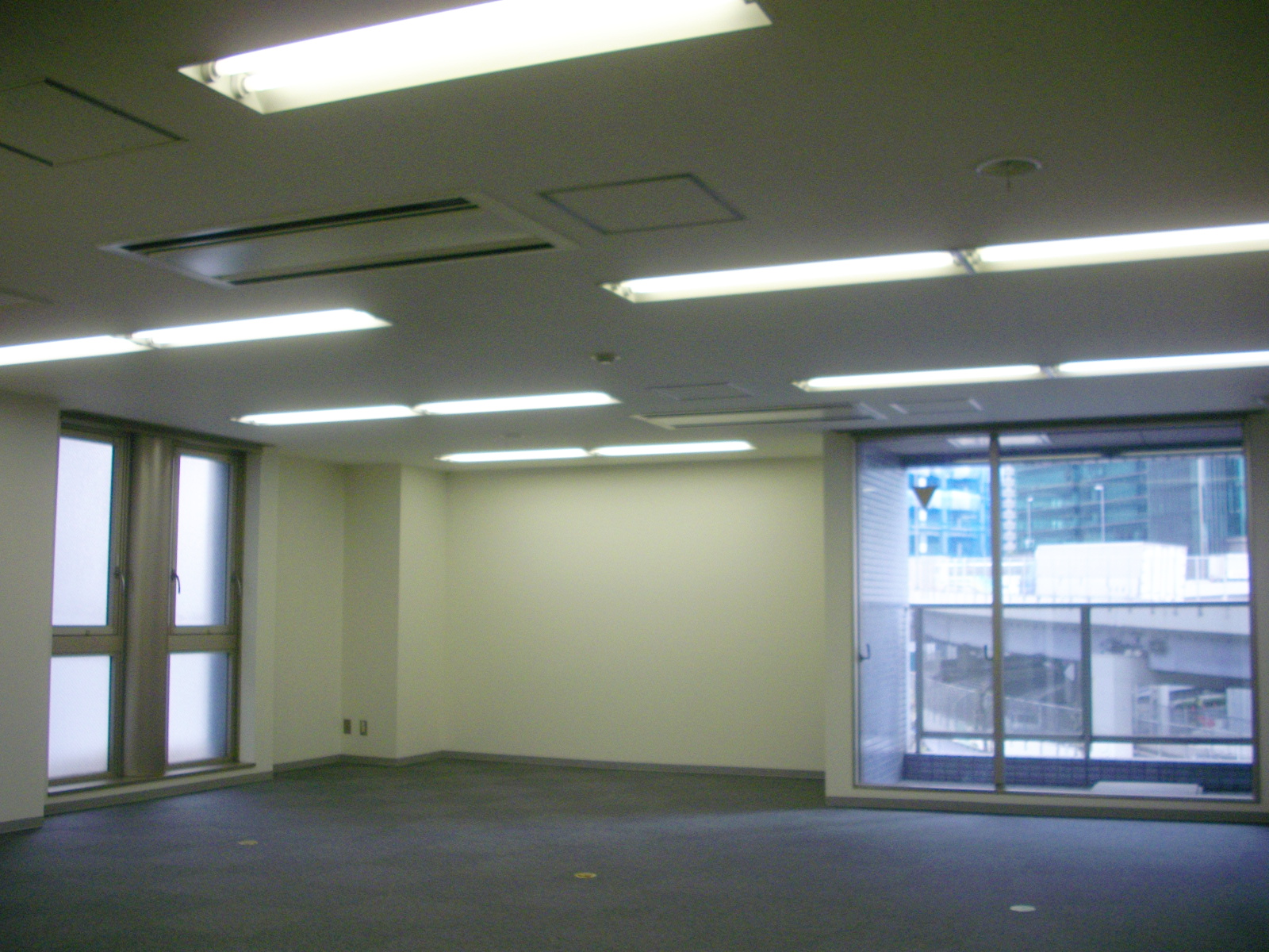 オフィス室内参考画像
