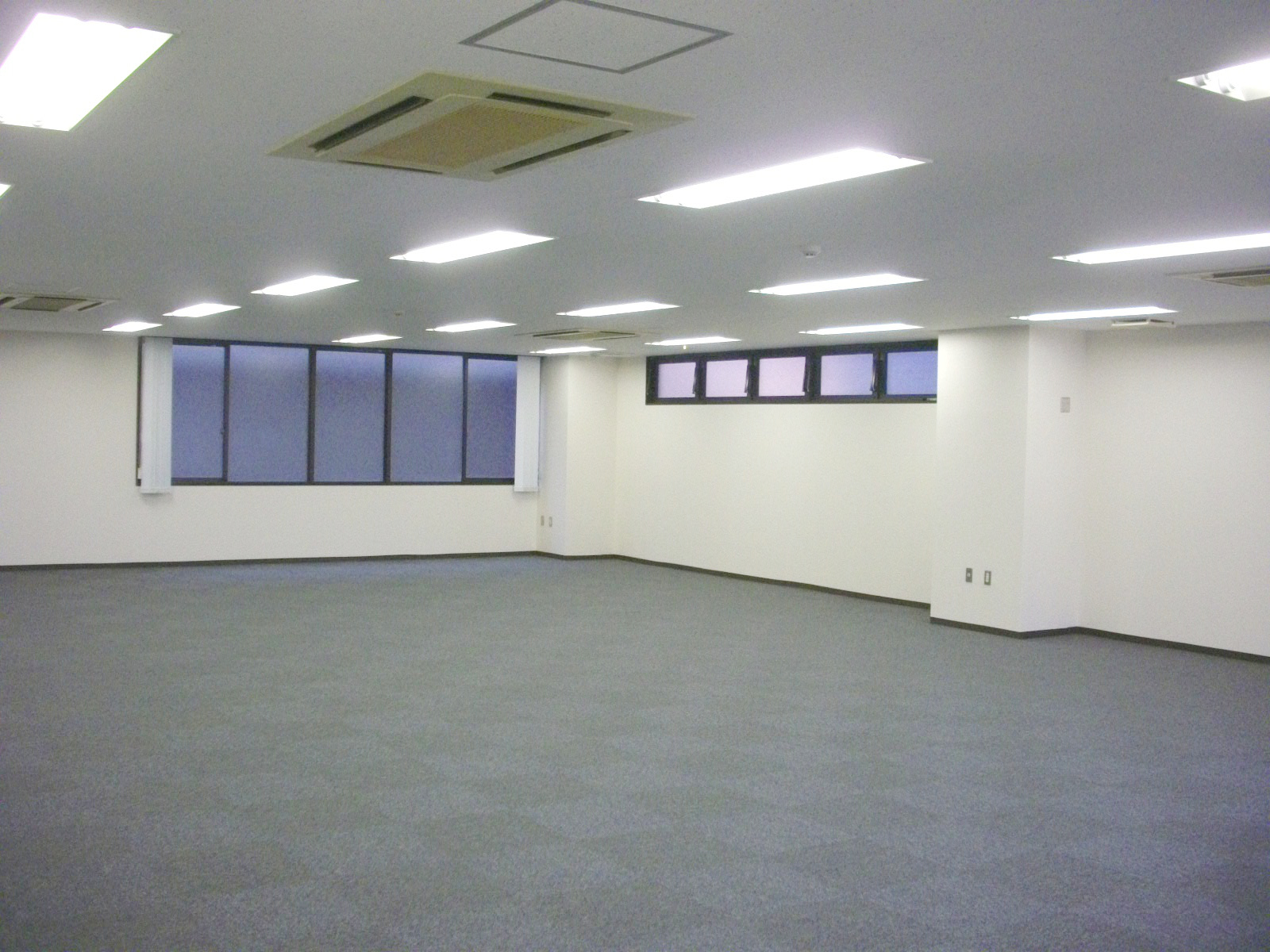 オフィス室内参考画像