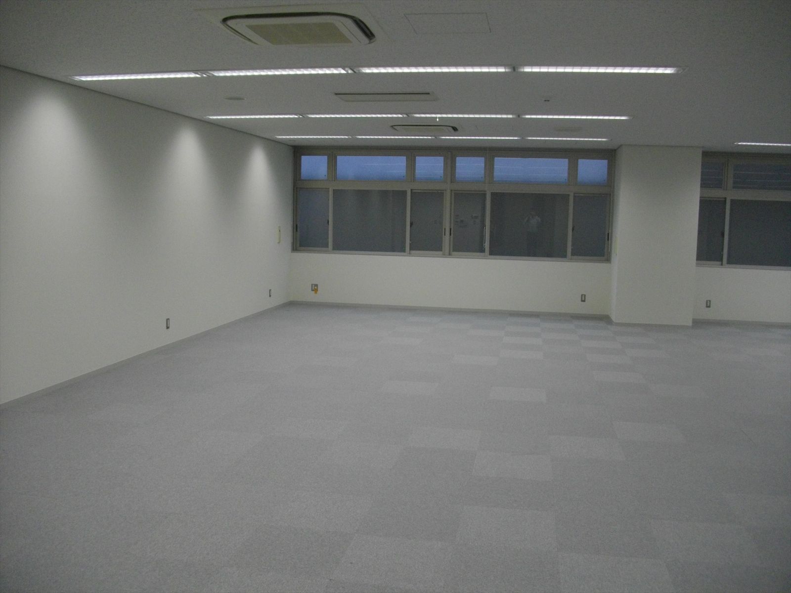 オフィス室内参考画像
