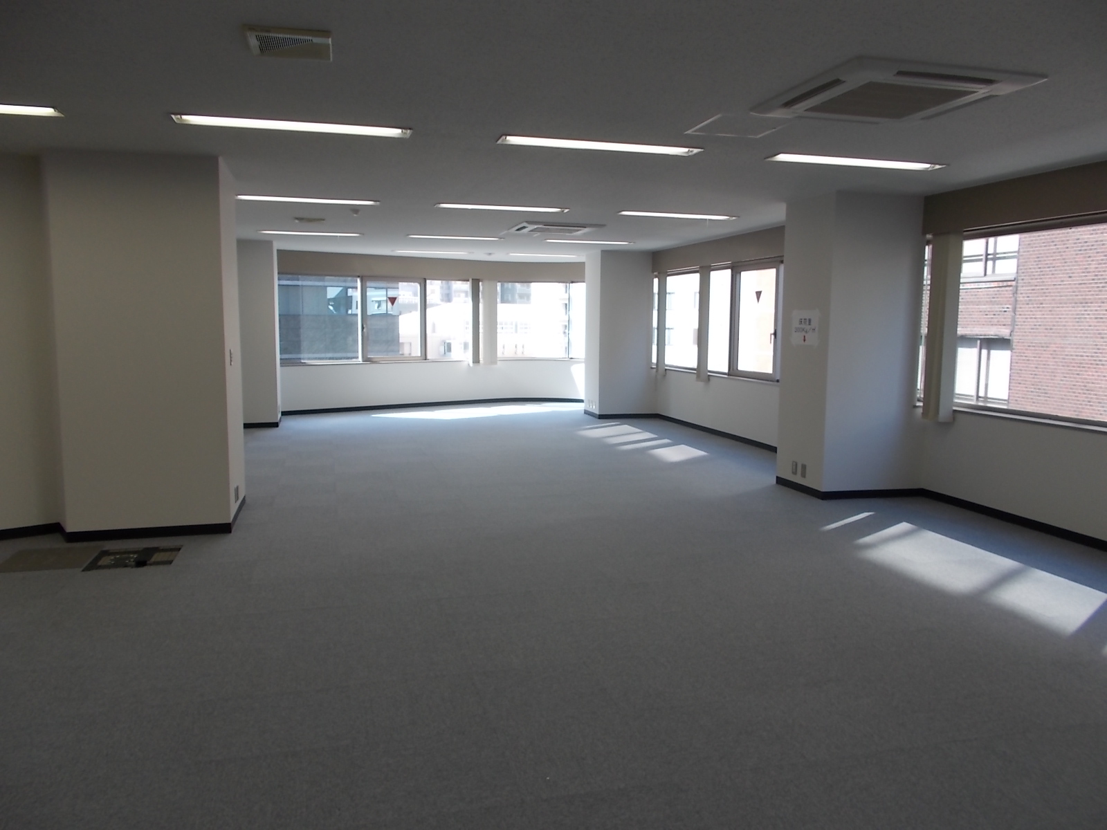 オフィス室内参考画像