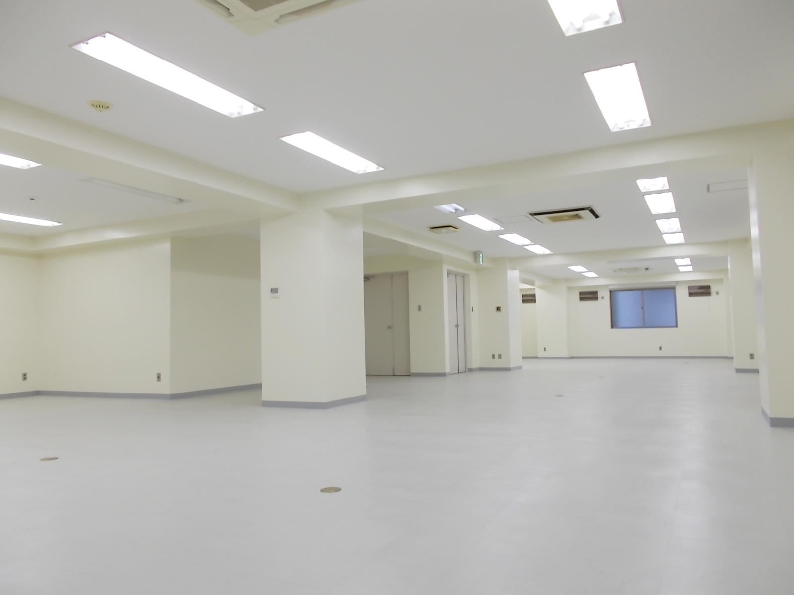 オフィス室内参考画像
