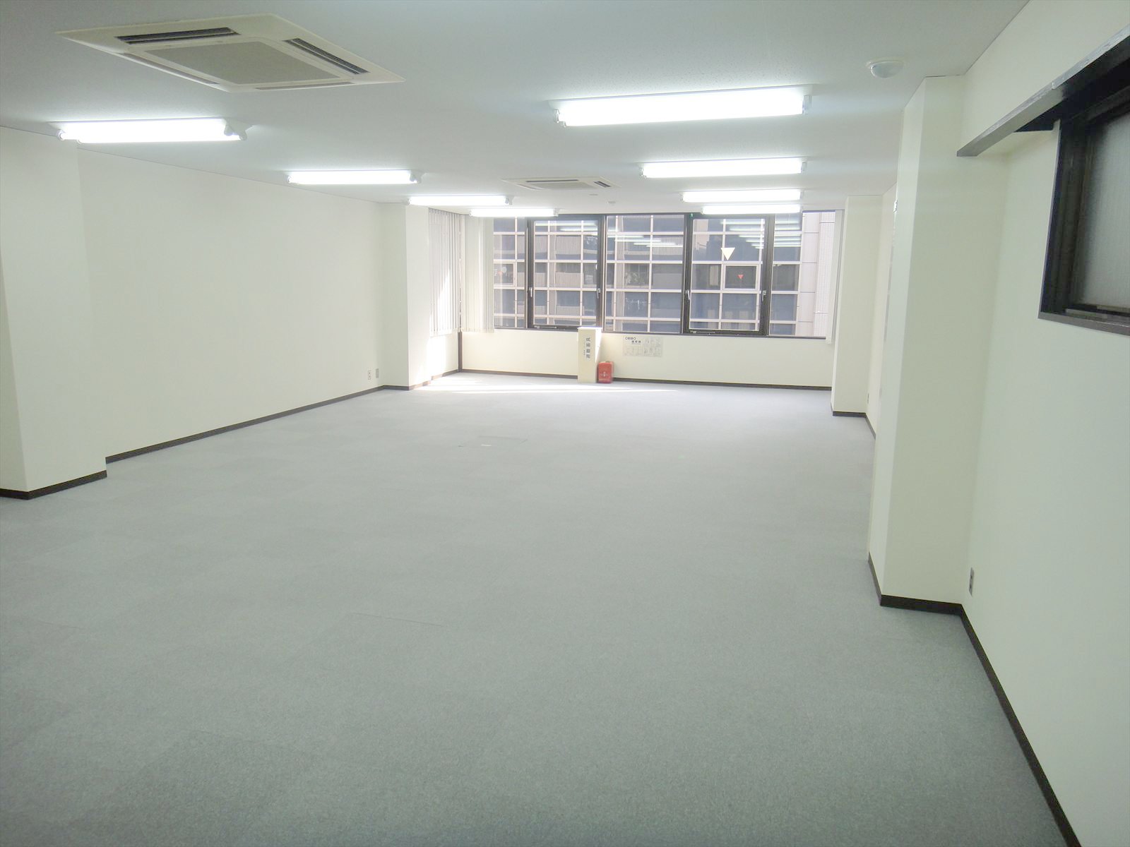 オフィス室内参考画像