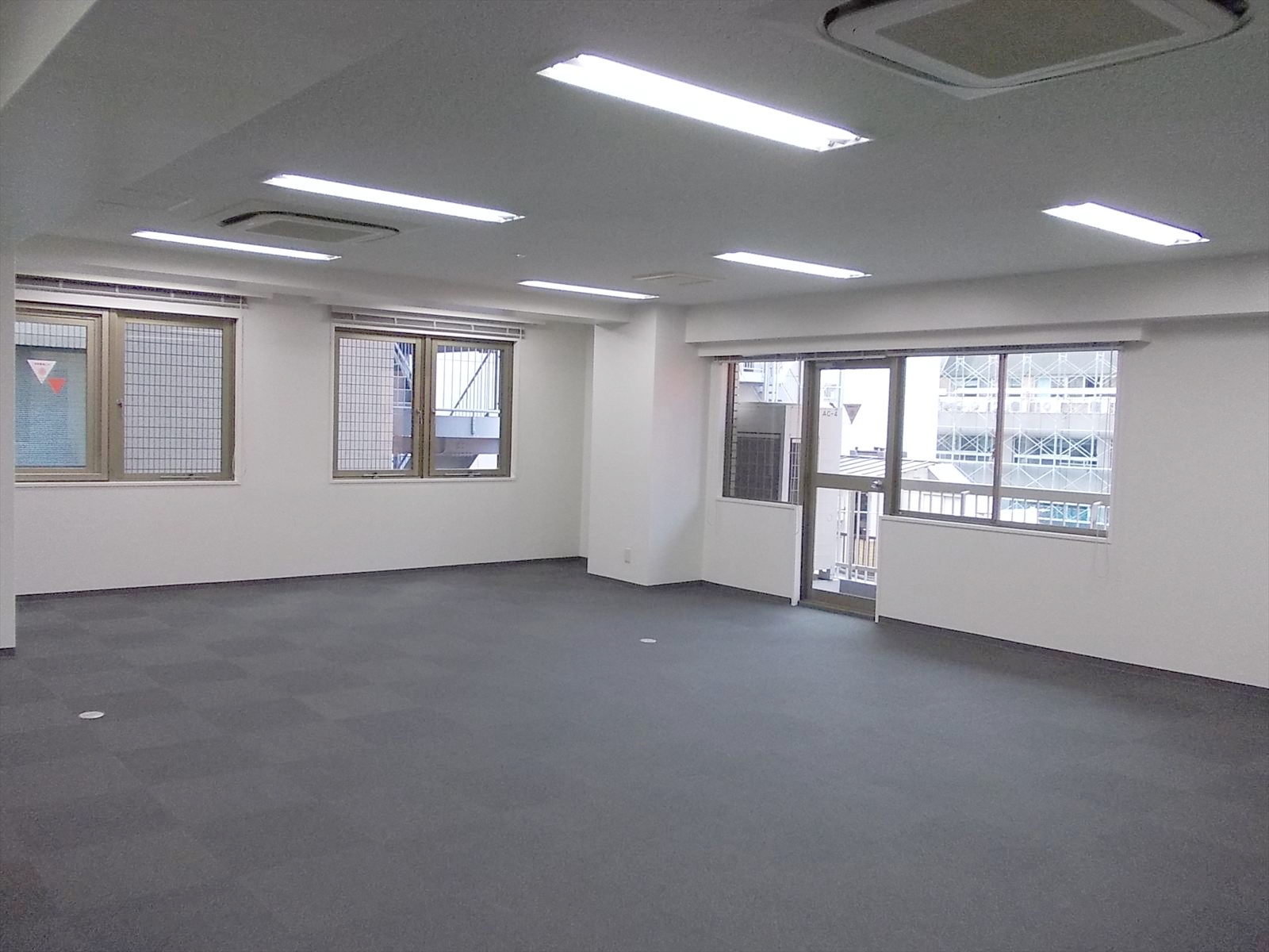 オフィス室内参考画像