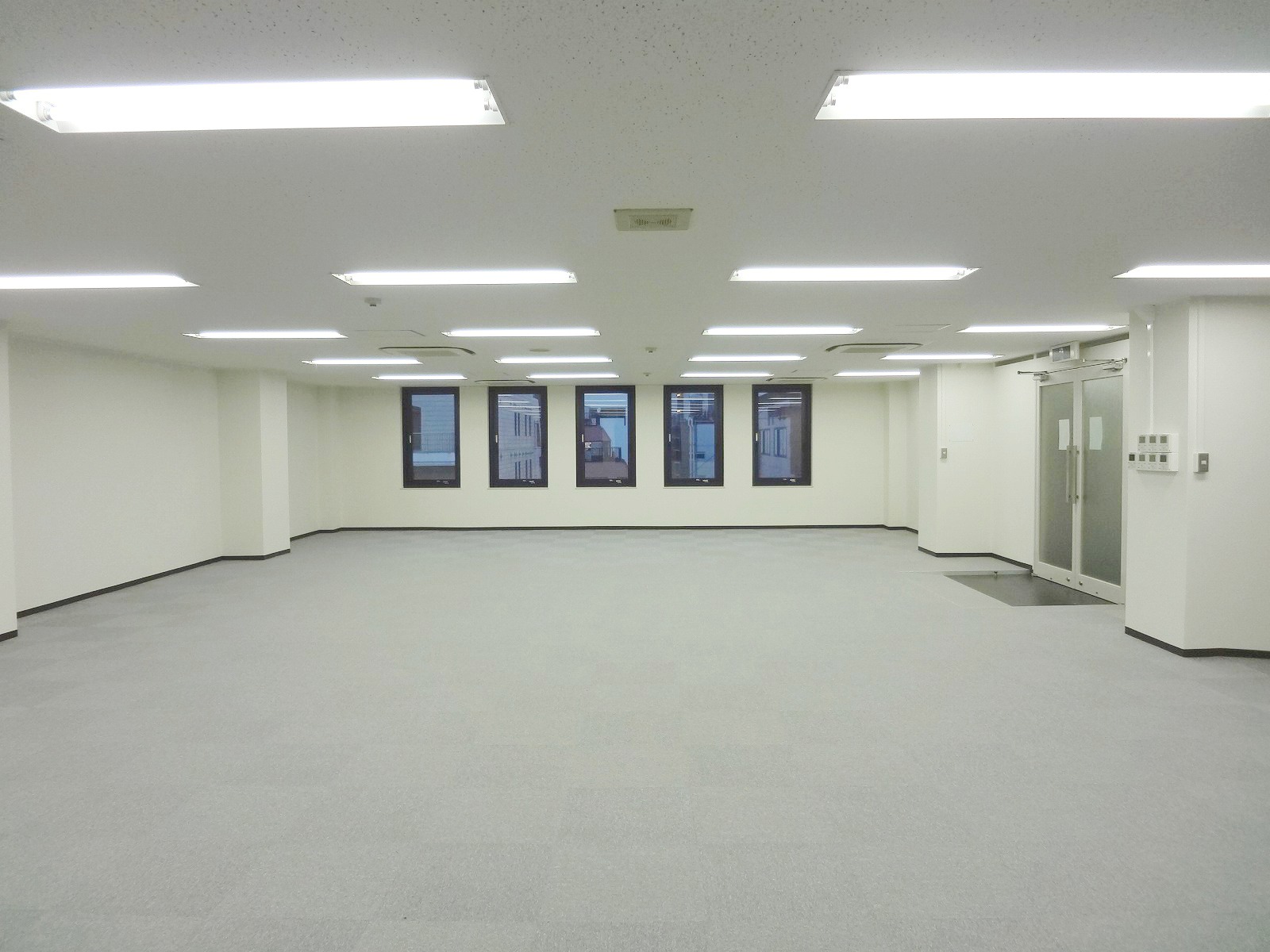 オフィス室内参考画像