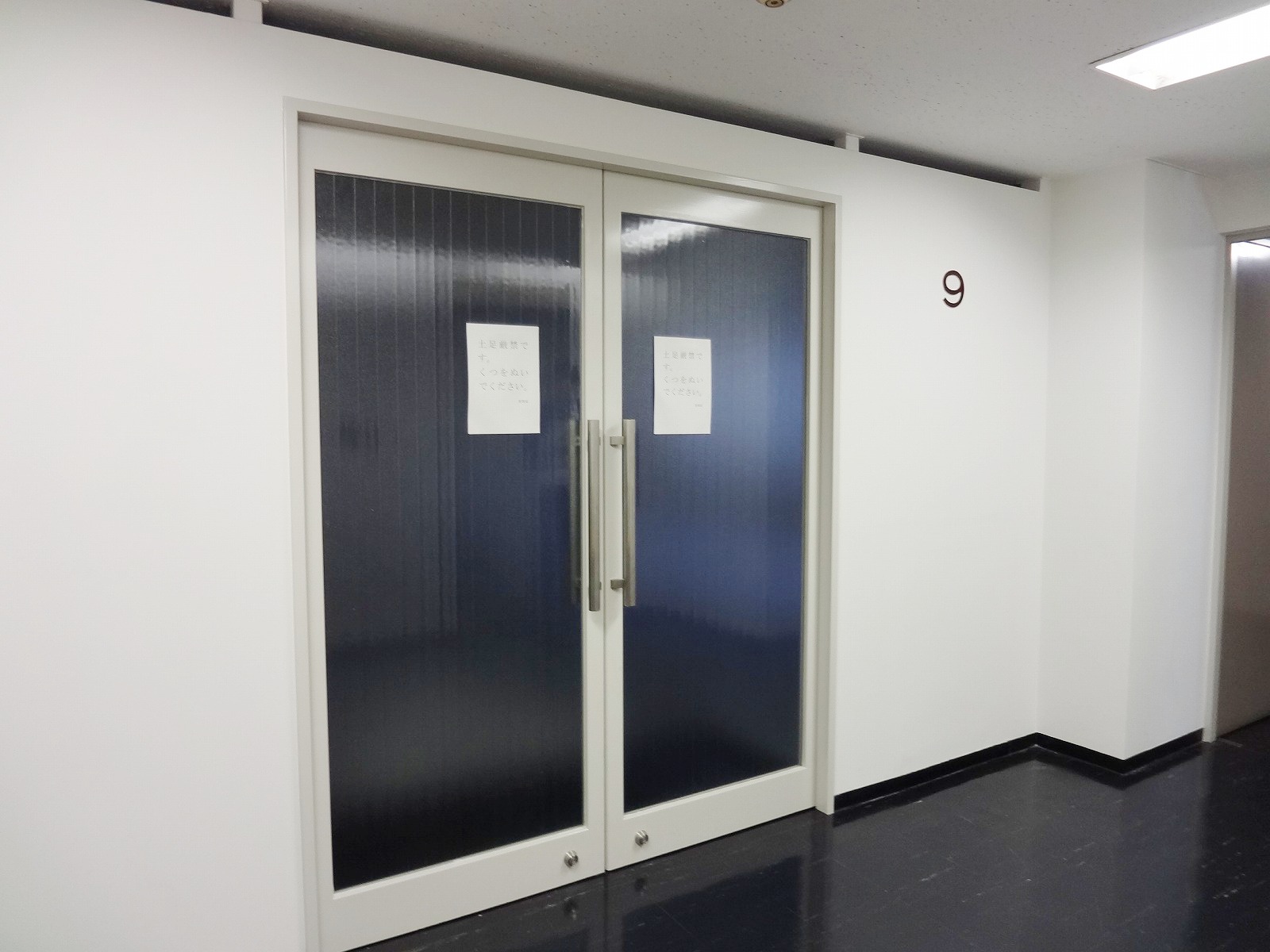 貸室出入り口