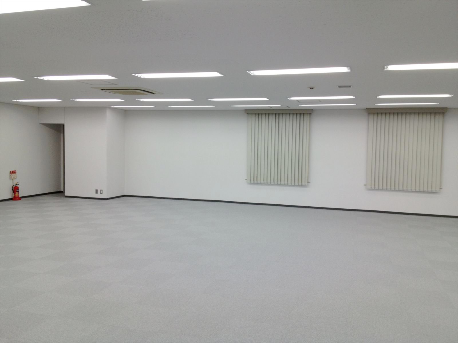 無柱の貸室空間