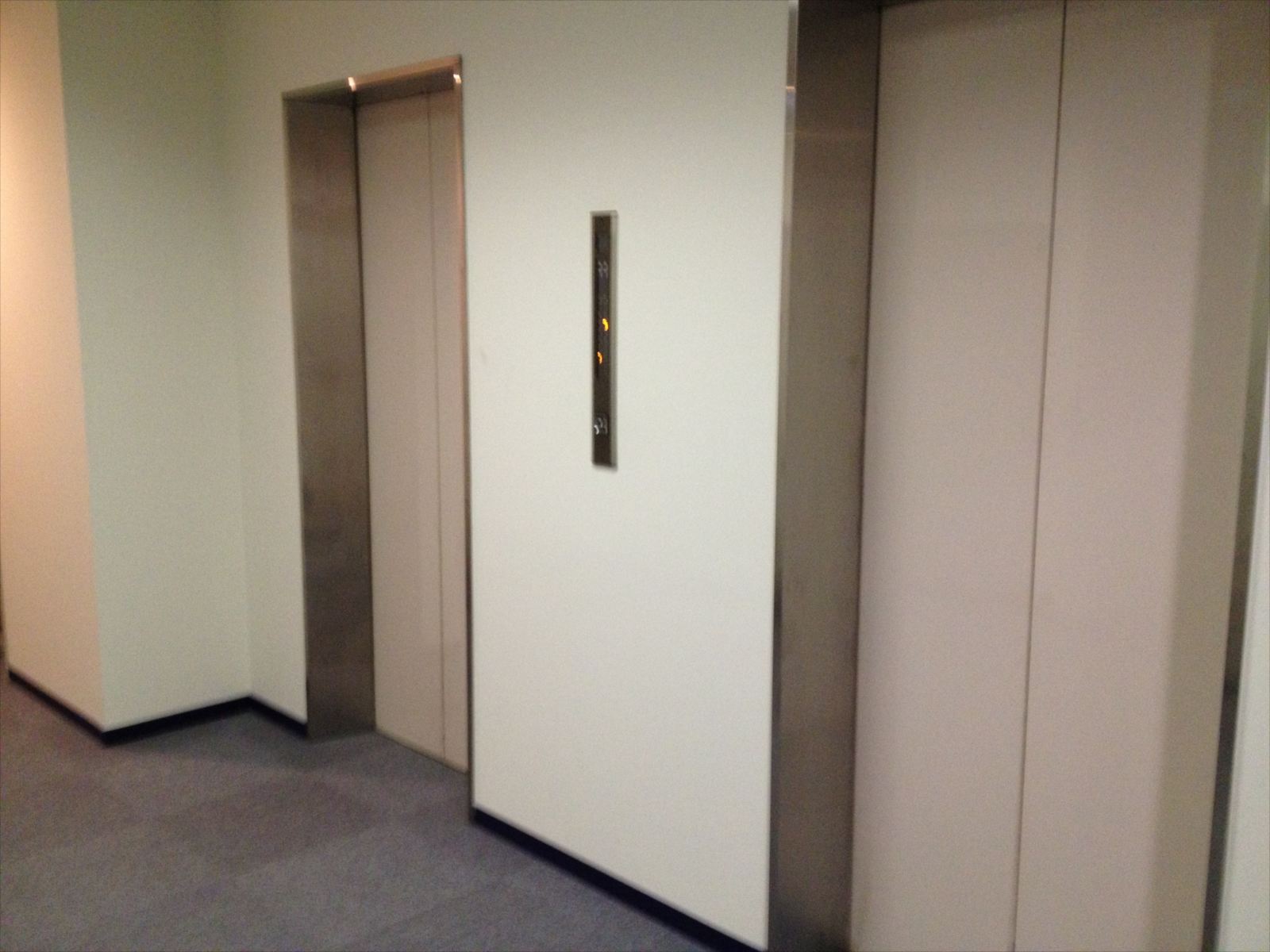 エレベーターは２基