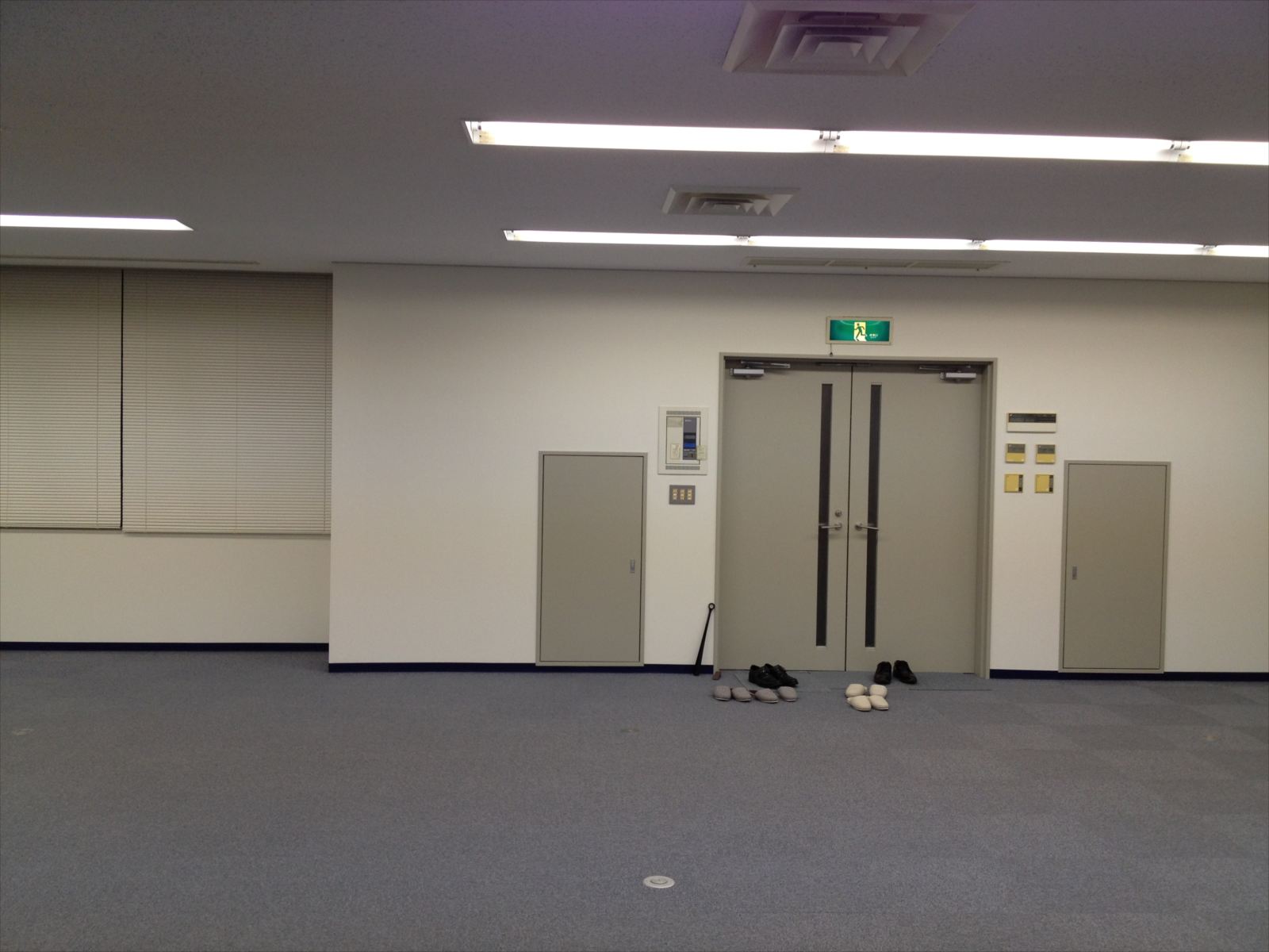 ＥＶホールへの扉