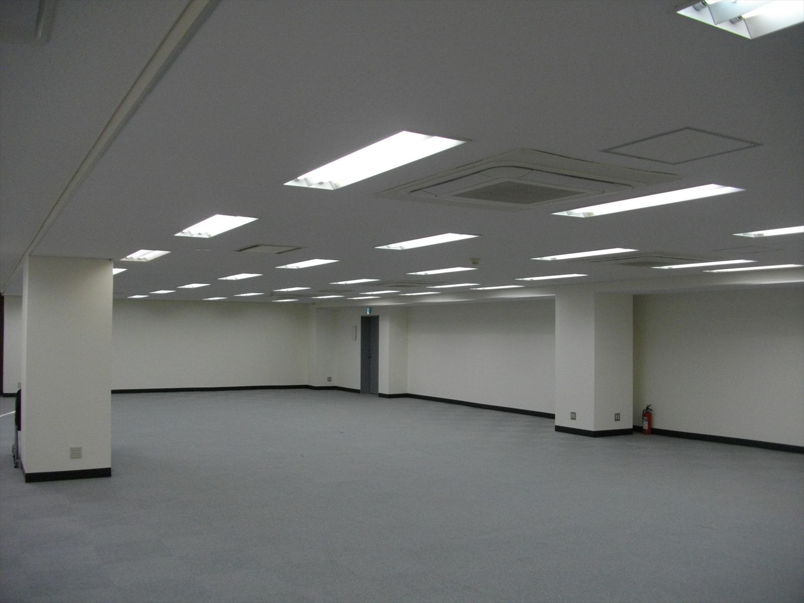 オフィス室内参考画像