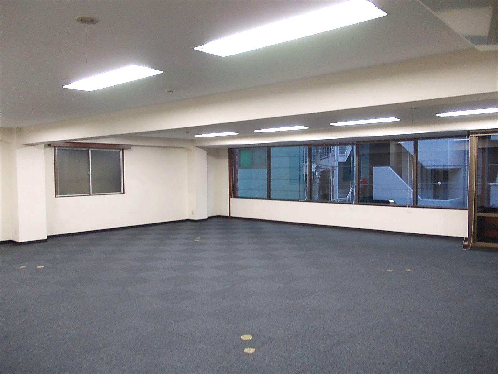 オフィス室内参考画像