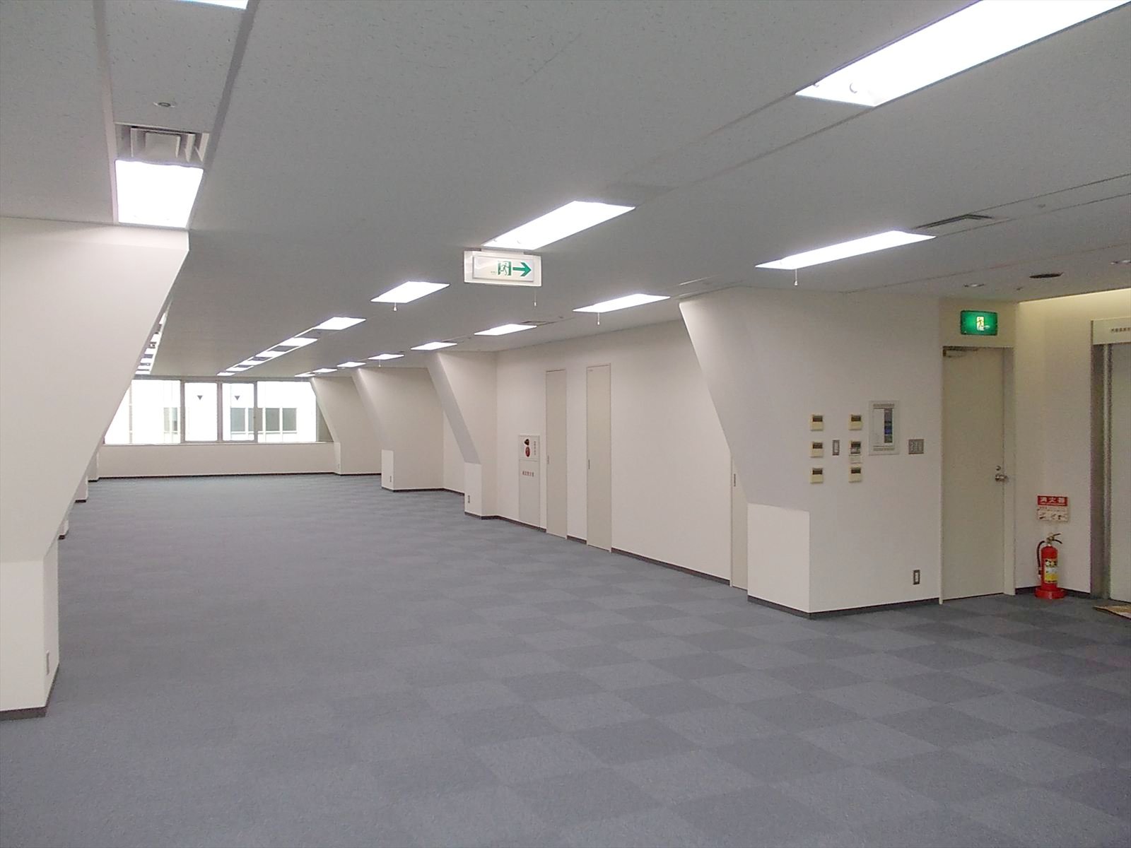 オフィス室内参考画像