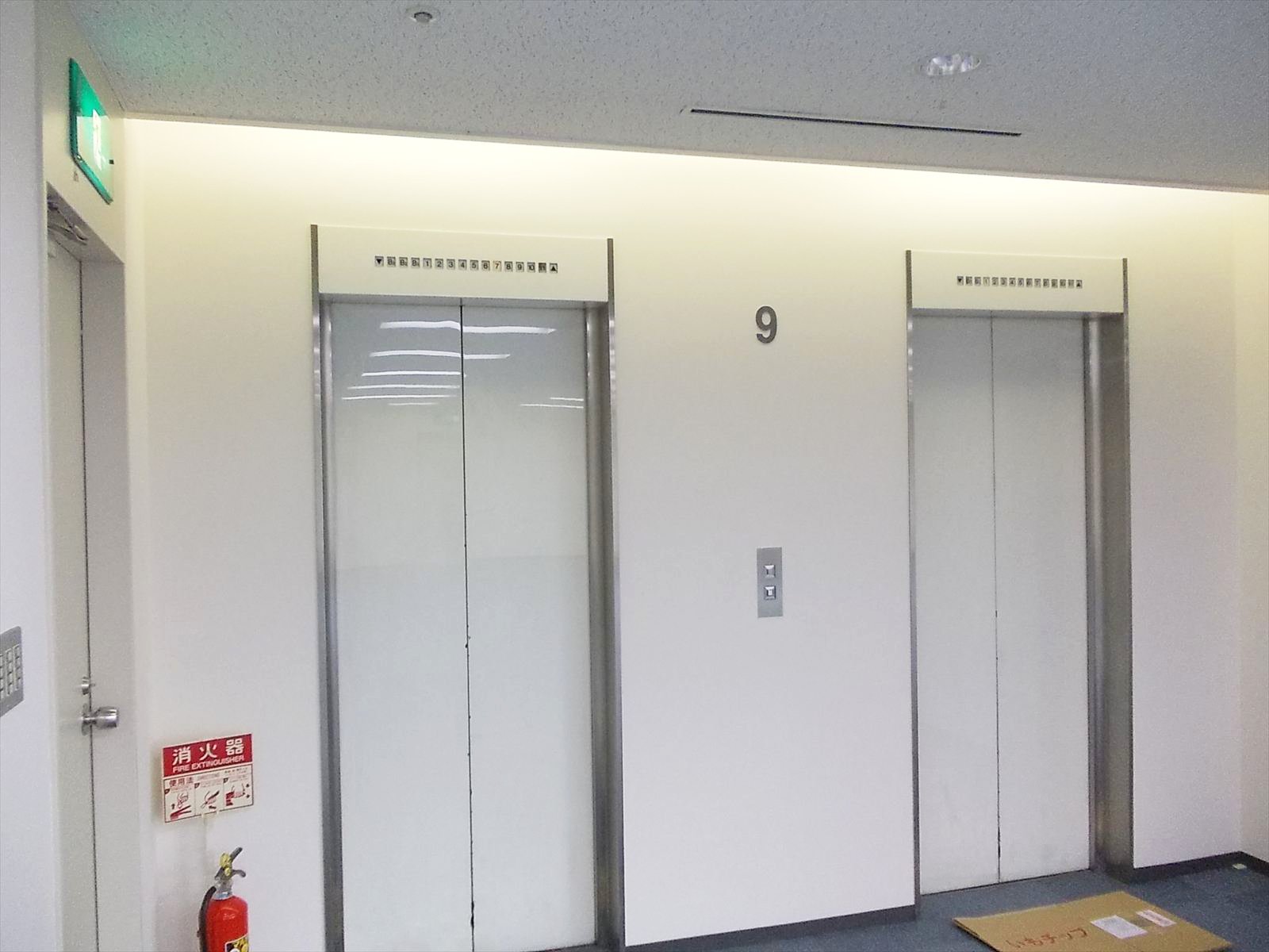 エレベーター前