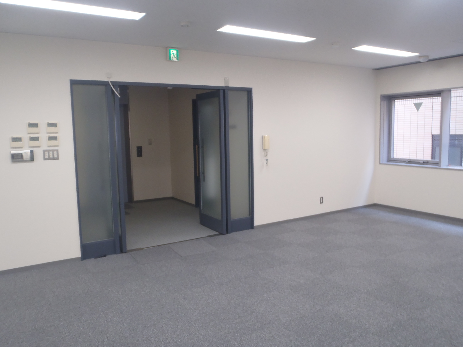 廊下への扉
