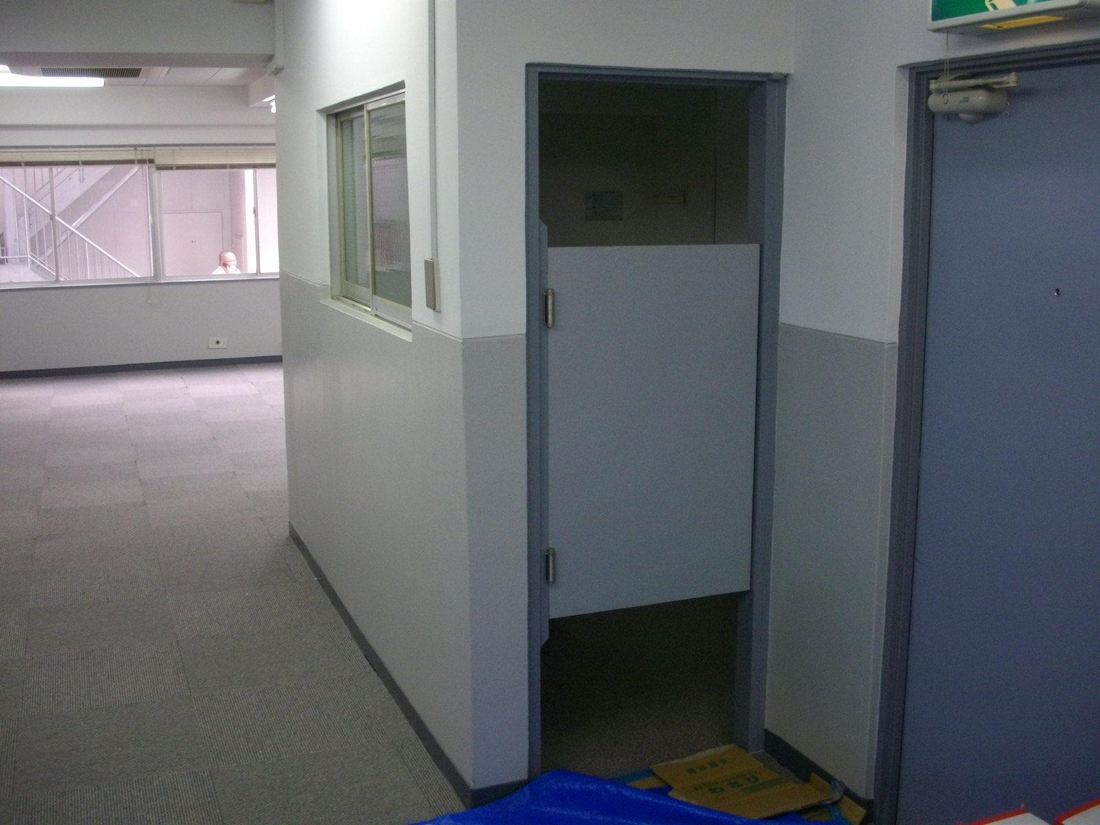 お手洗いは室内に設置