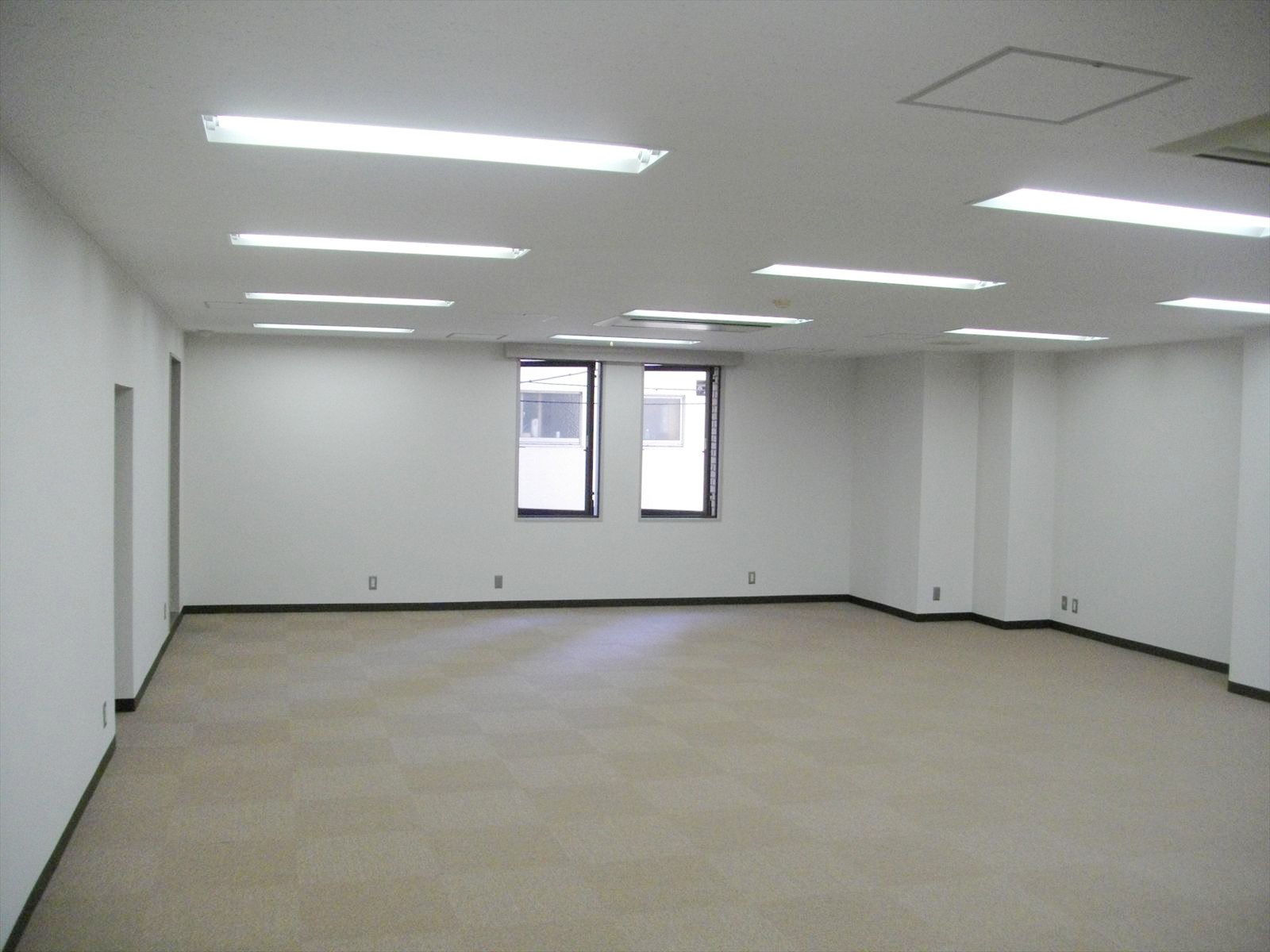 オフィス室内参考画像
