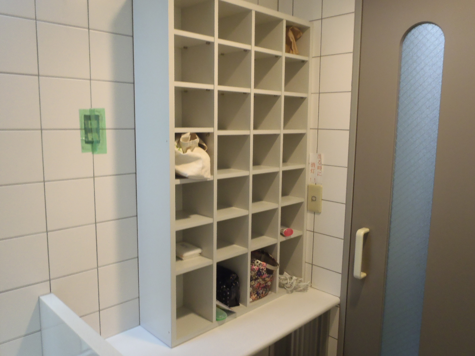女子トイレの小物入れ
