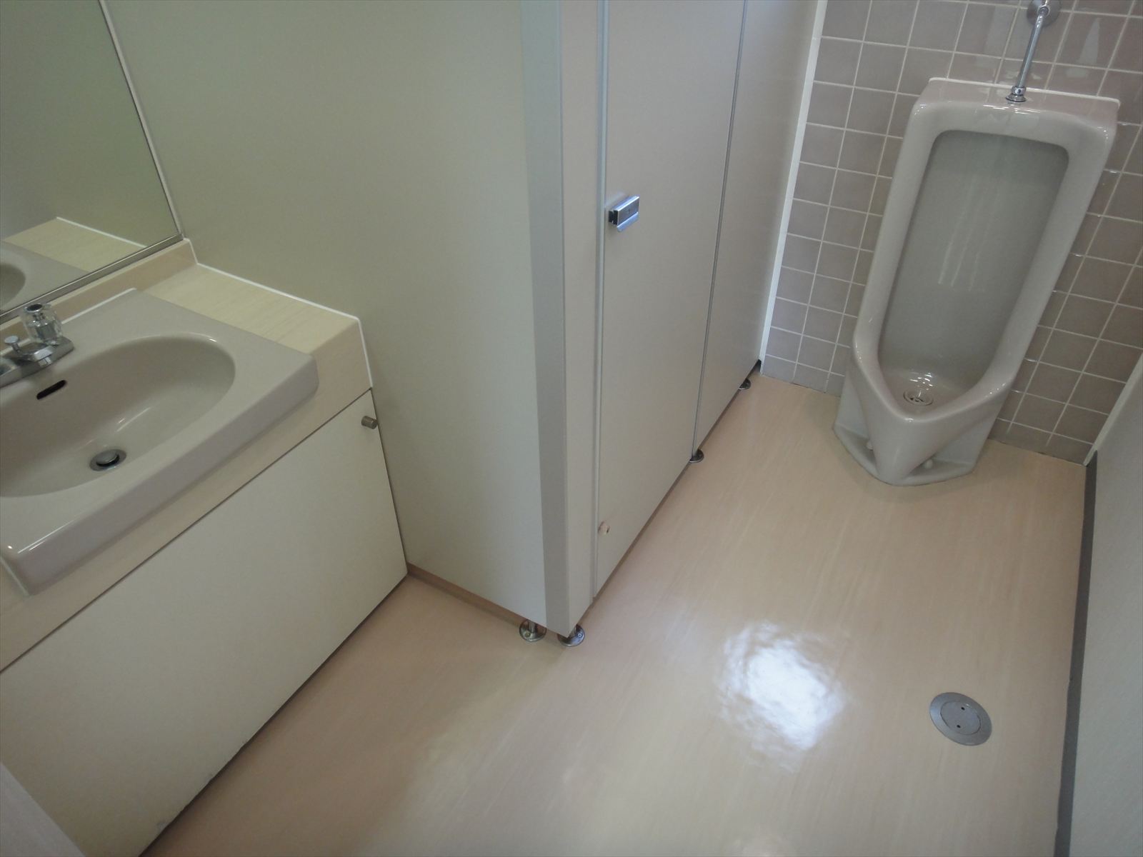 洗面台・男性用トイレ