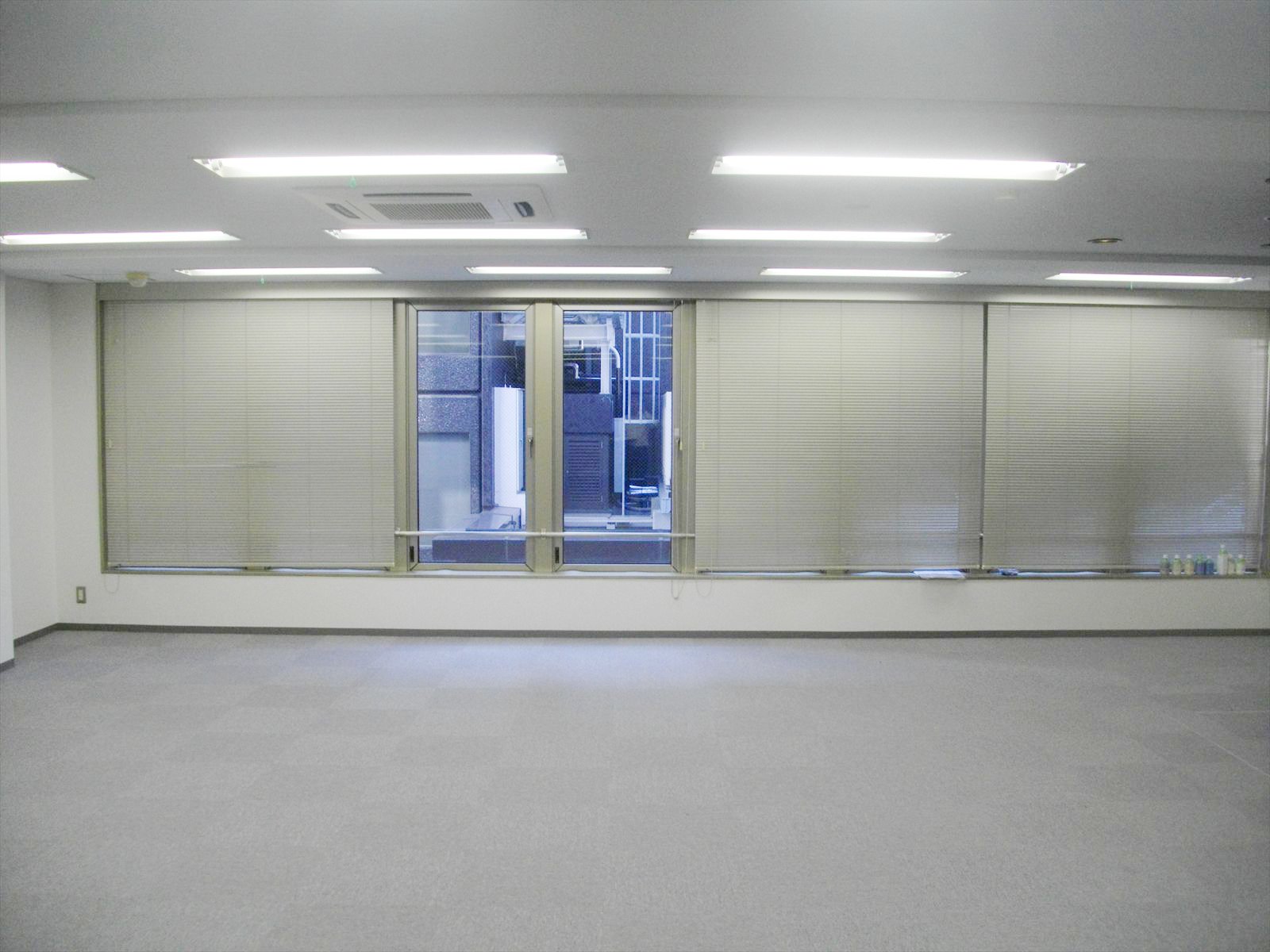 オフィス室内参考画像