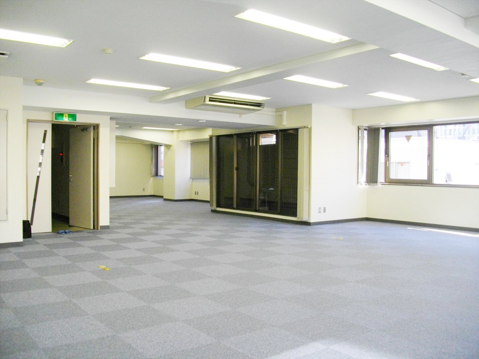 オフィス室内参考画像