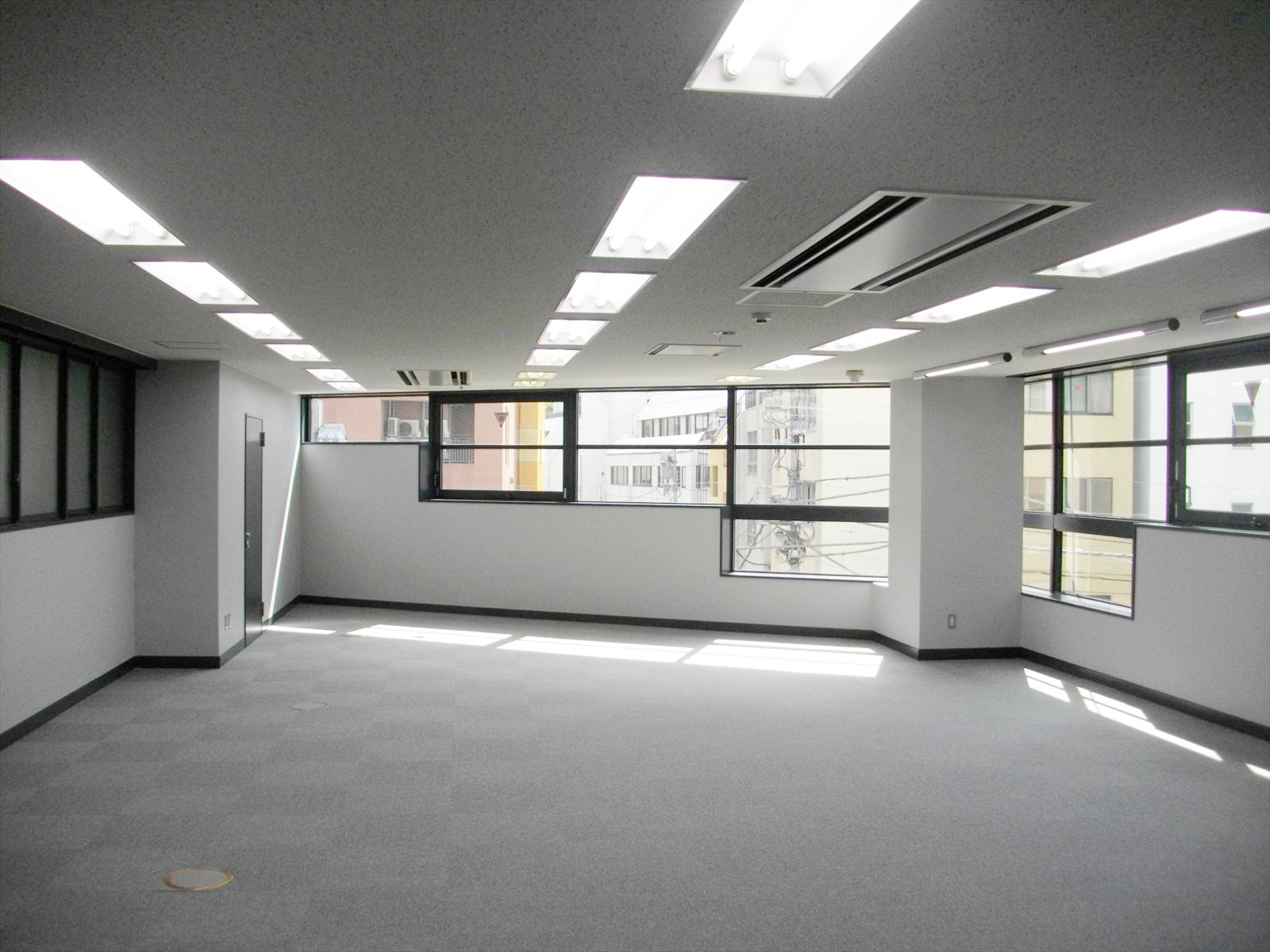 オフィス室内参考画像